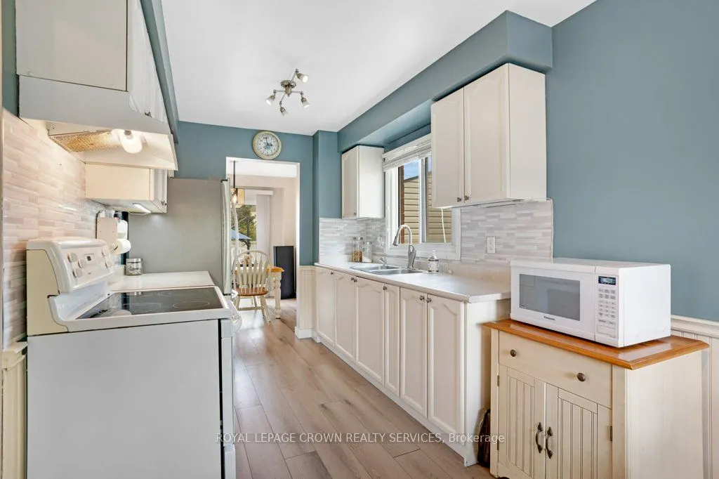 3363 Cardiff Crescent