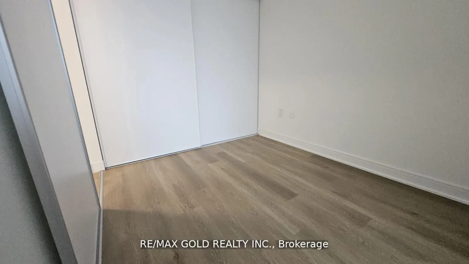 86 Dundas Street E, #1319