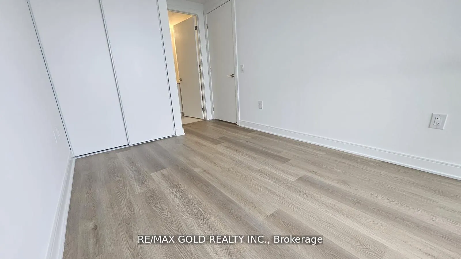 86 Dundas Street E, #1319
