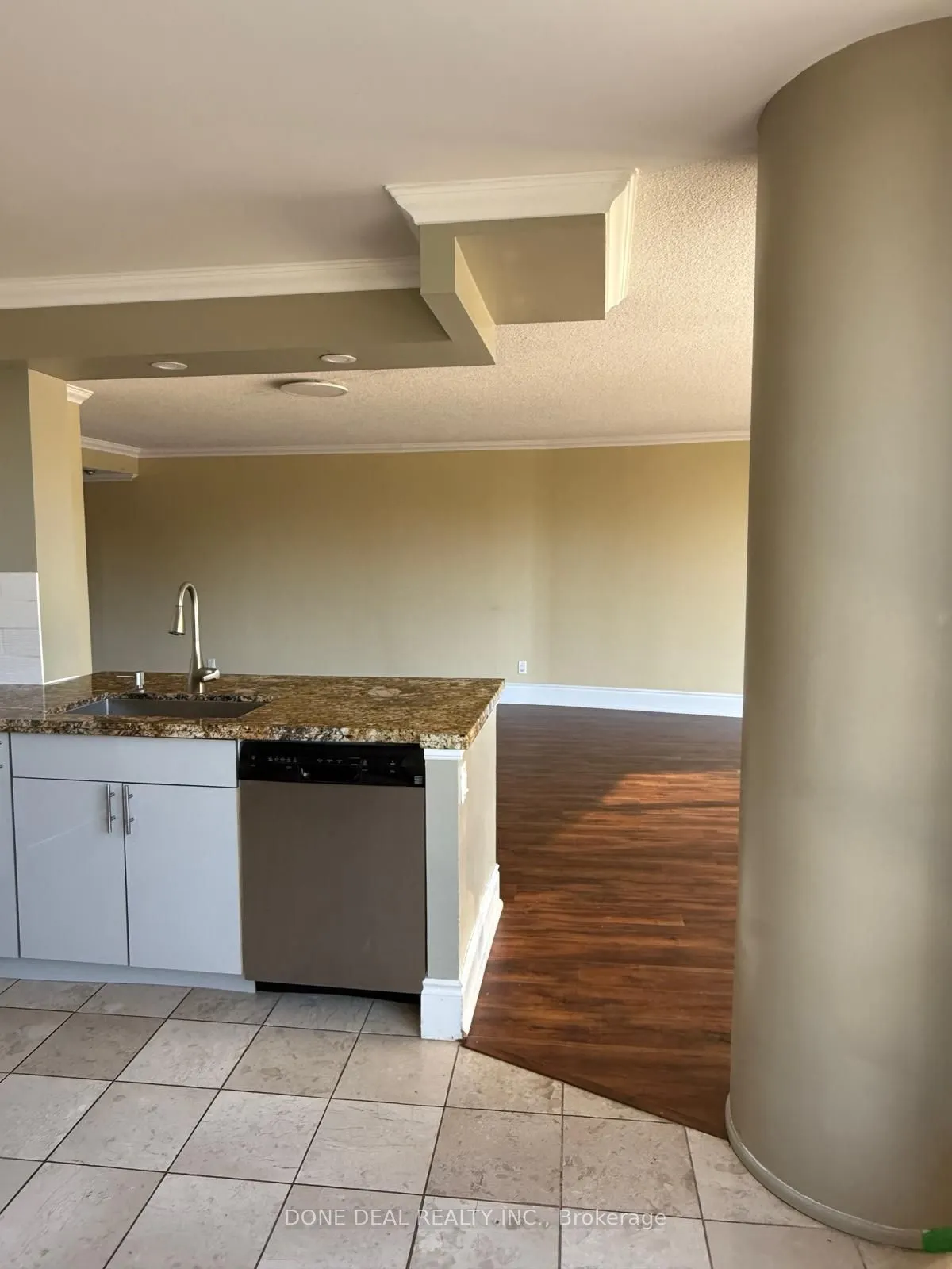 50 Eglinton Avenue W, #207