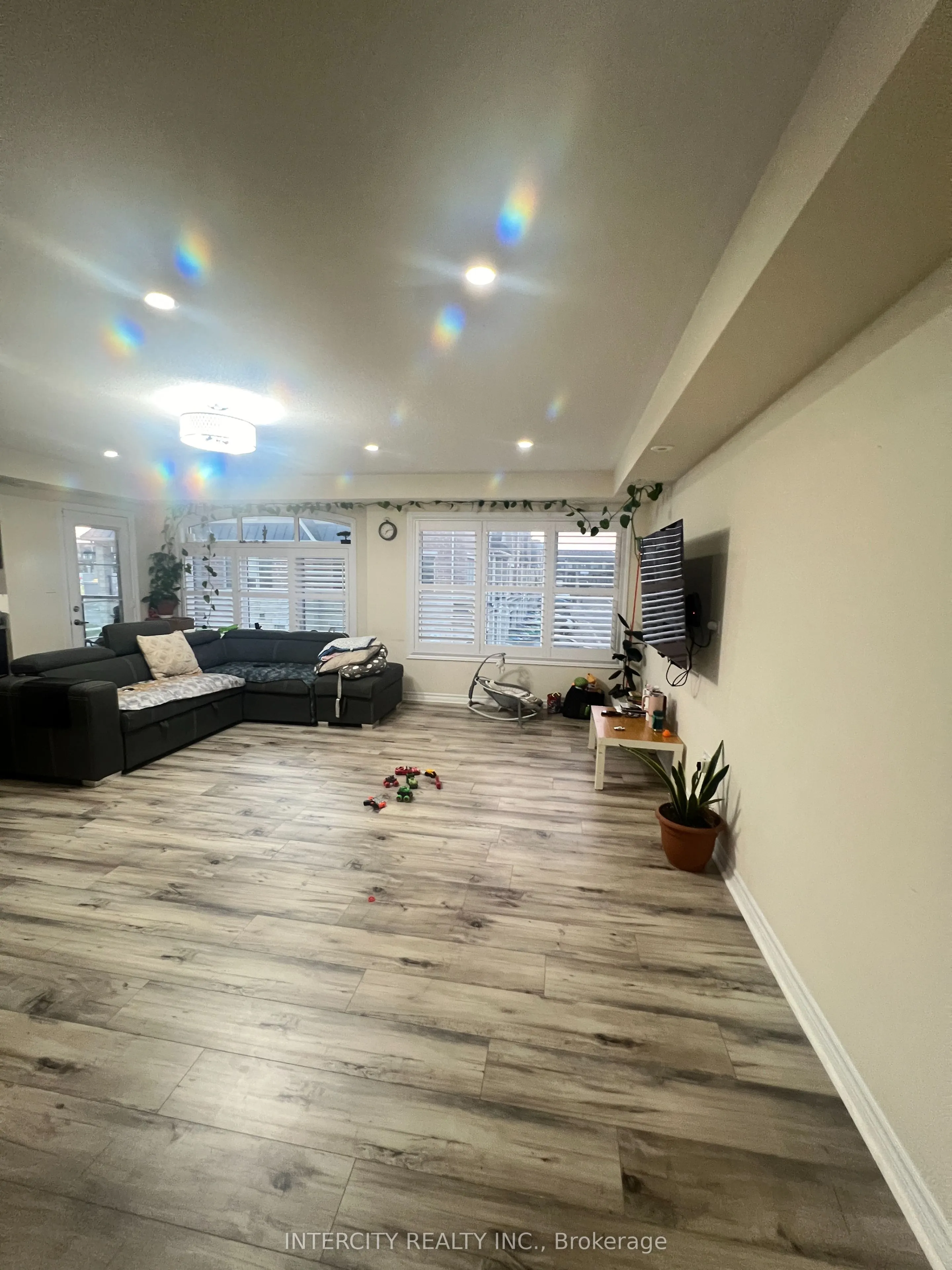 200 Veterans Drive E, #100