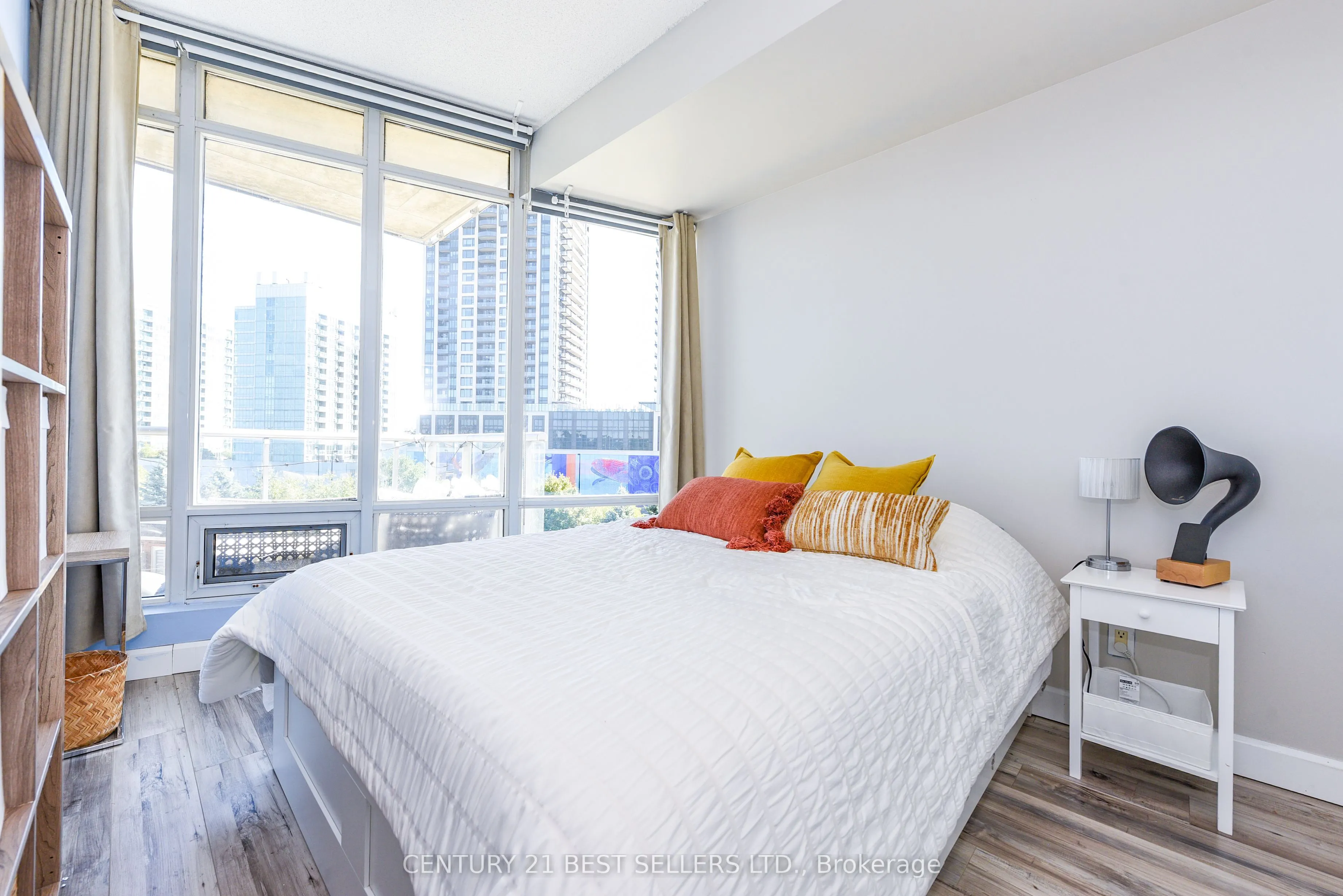 15 Windermere Avenue, #609