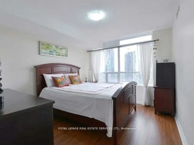 310 Burnhamthorpe Road W, #3001