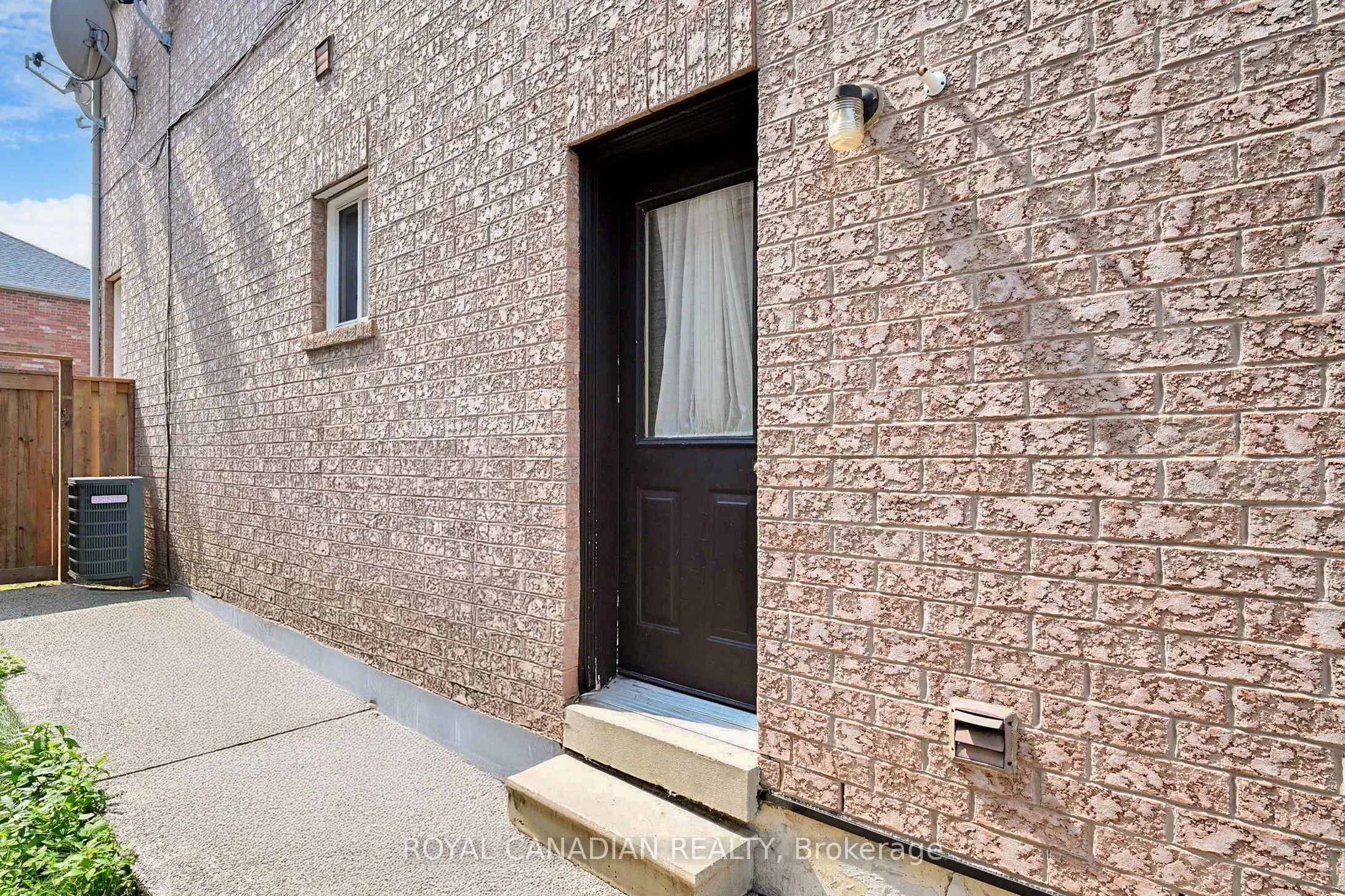 5116 Churchill Meadows Boulevard W, #Upper