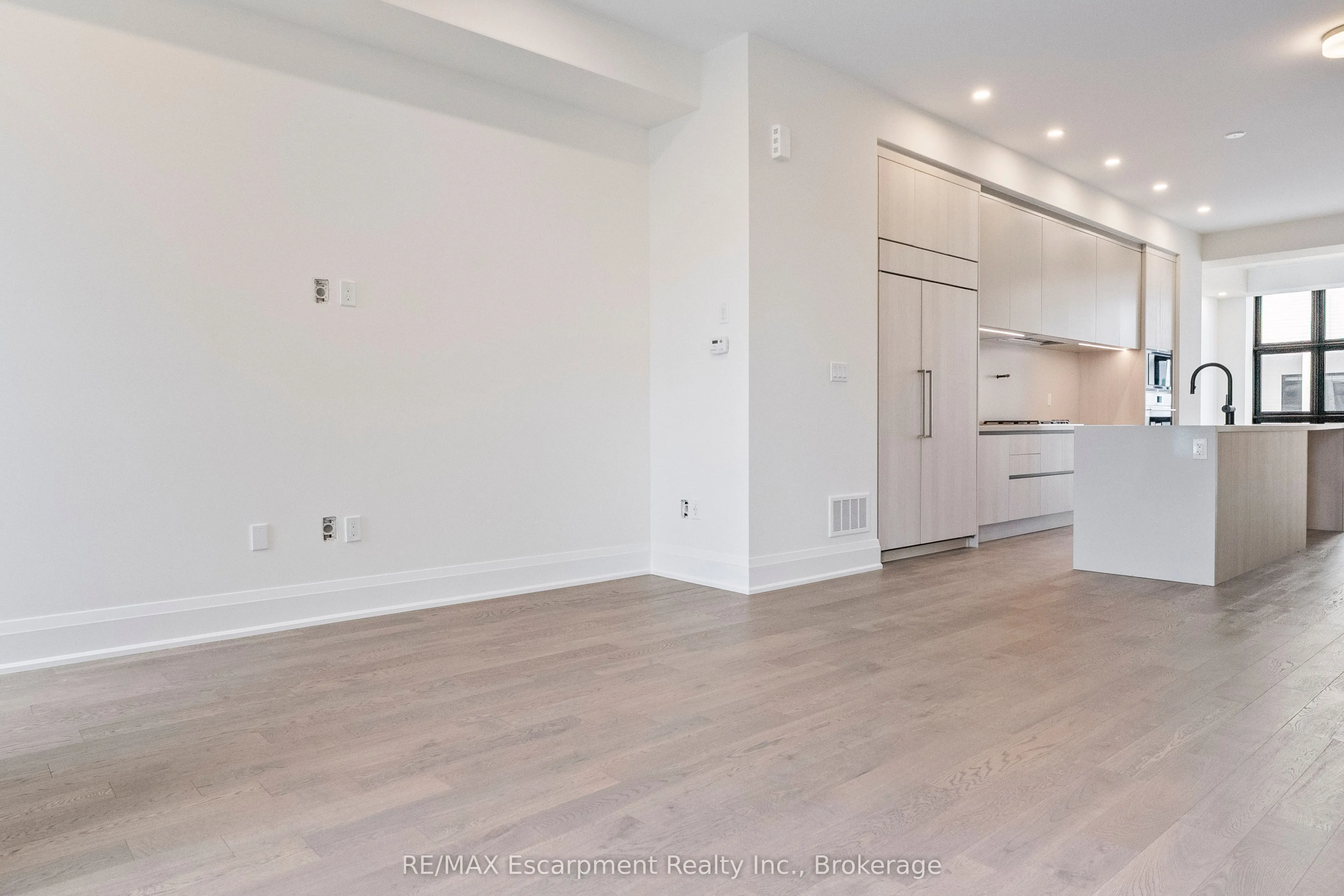 138 EAST Street, #2