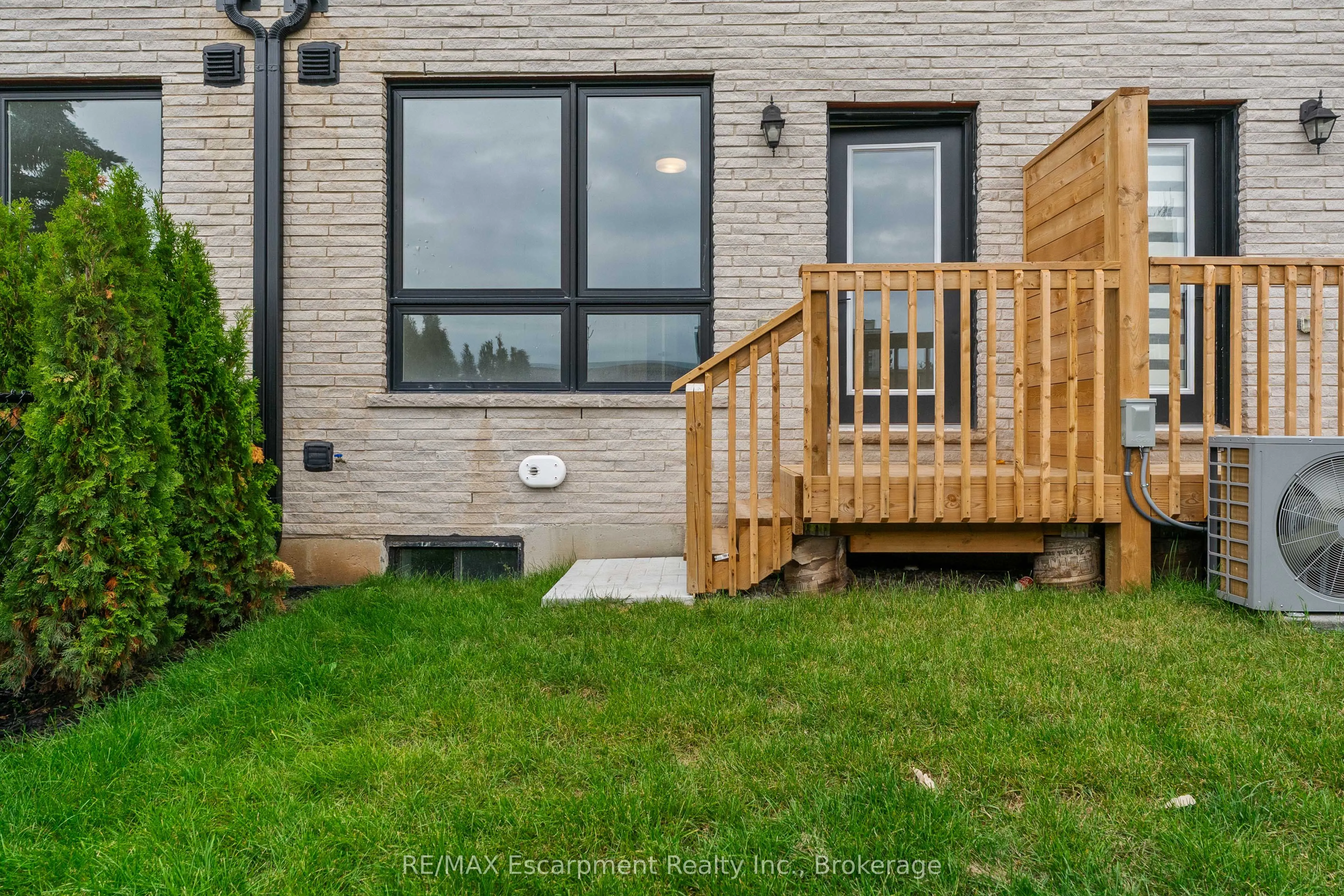 138 EAST Street, #2