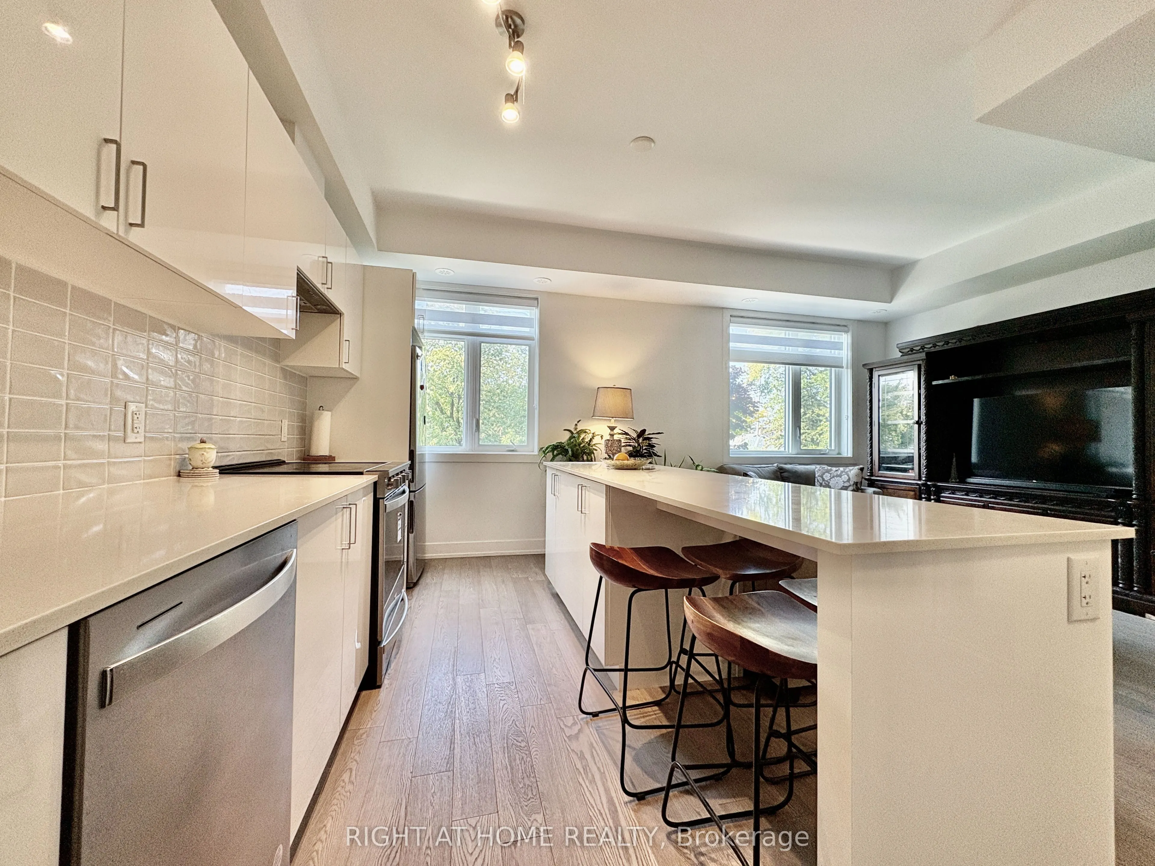 1085 Douglas McCurdy Common, #211