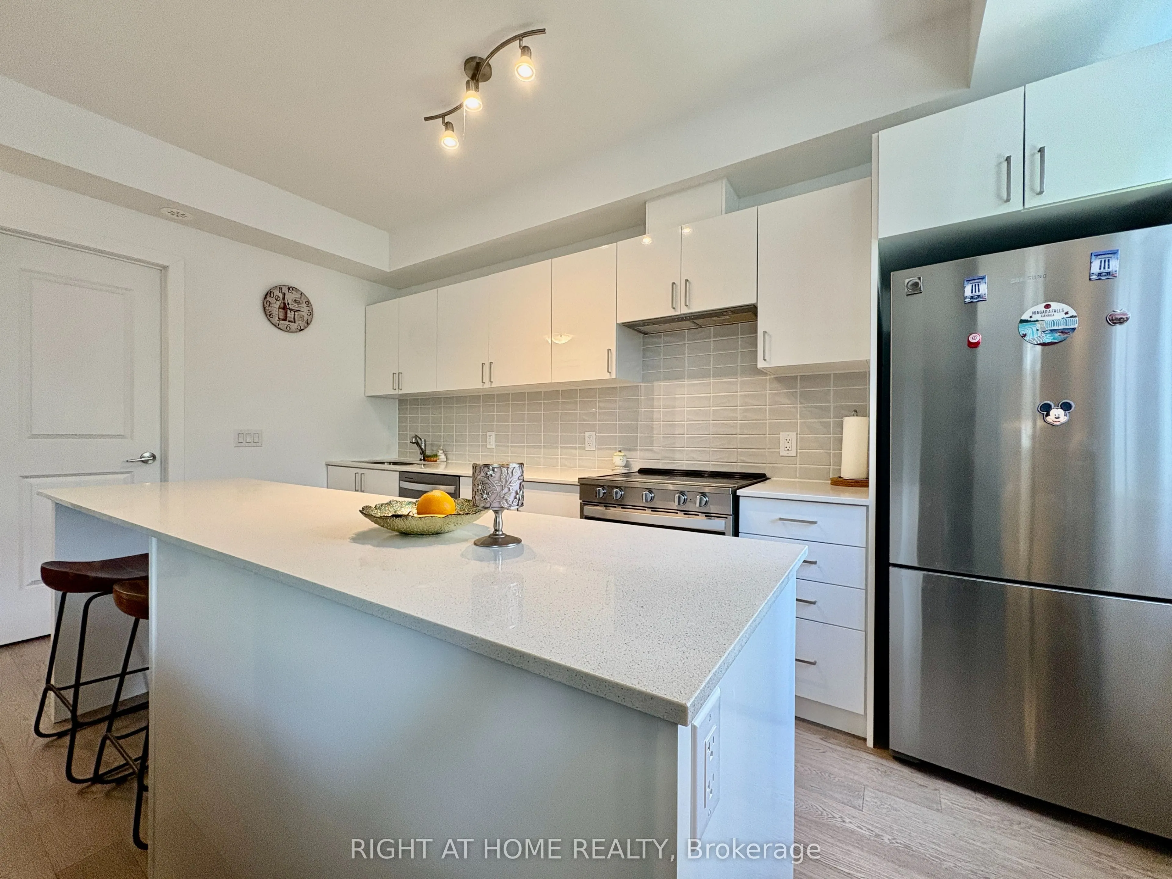 1085 Douglas McCurdy Common, #211