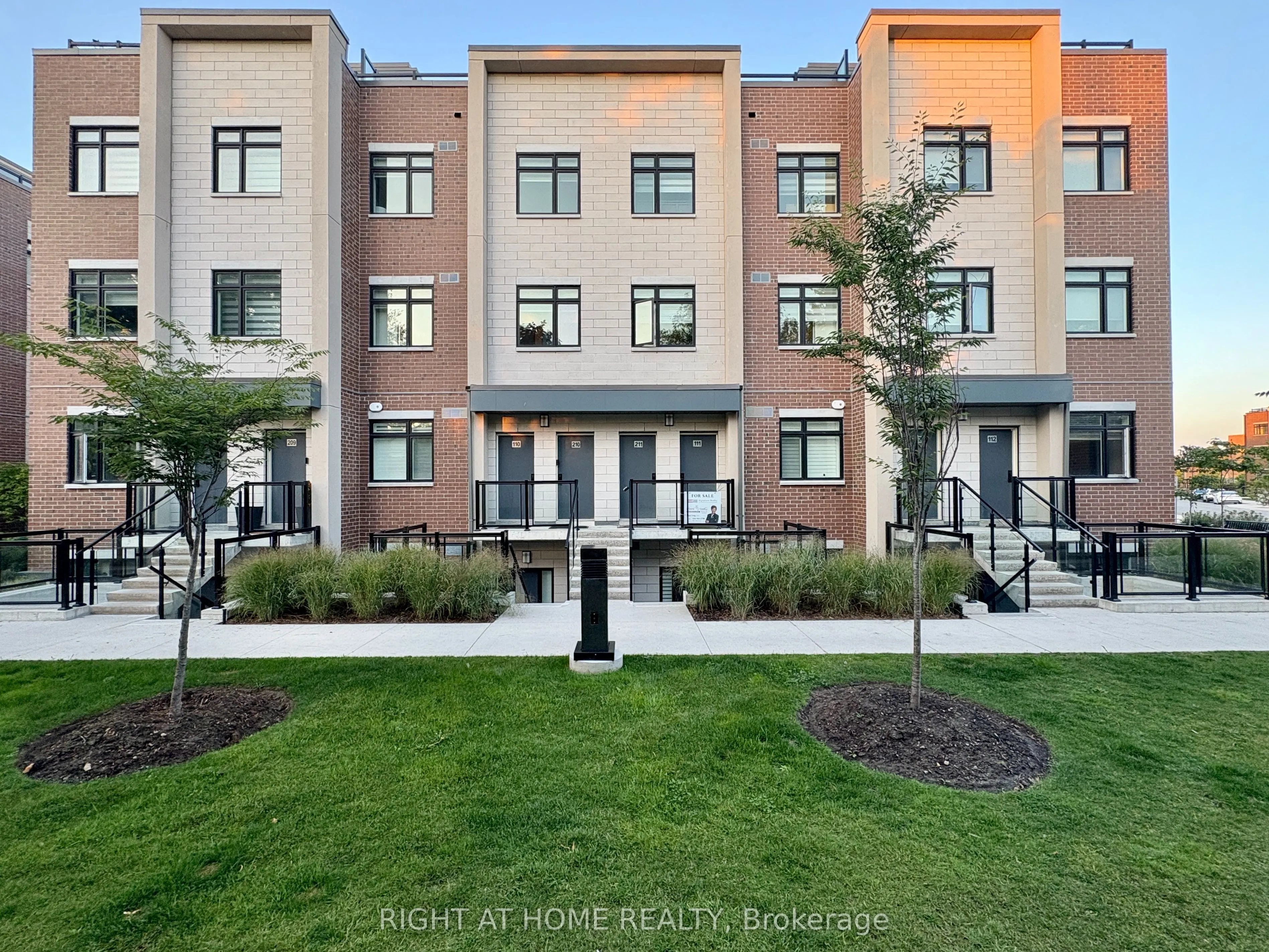 1085 Douglas McCurdy Common, #211