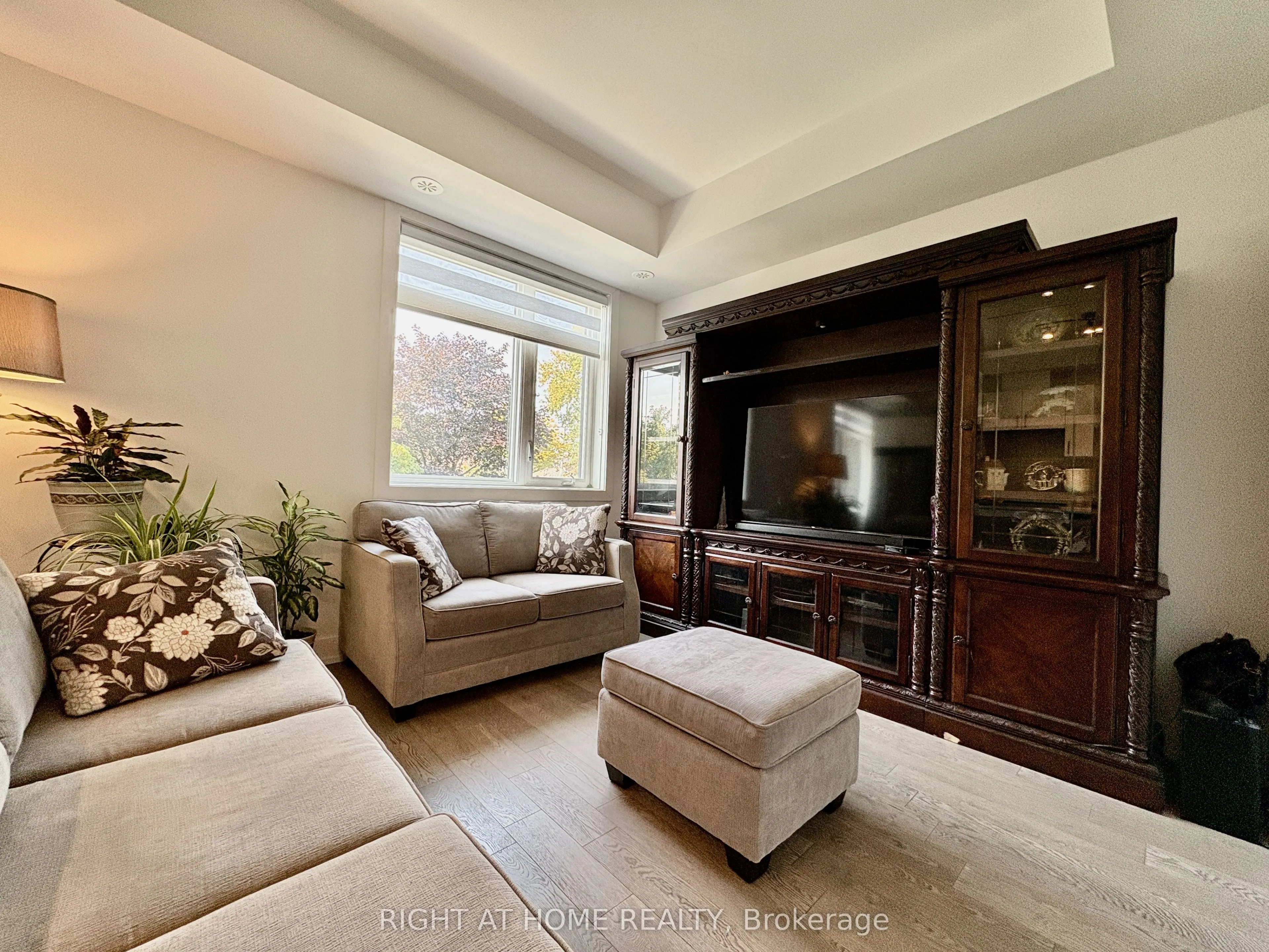 1085 Douglas McCurdy Common, #211