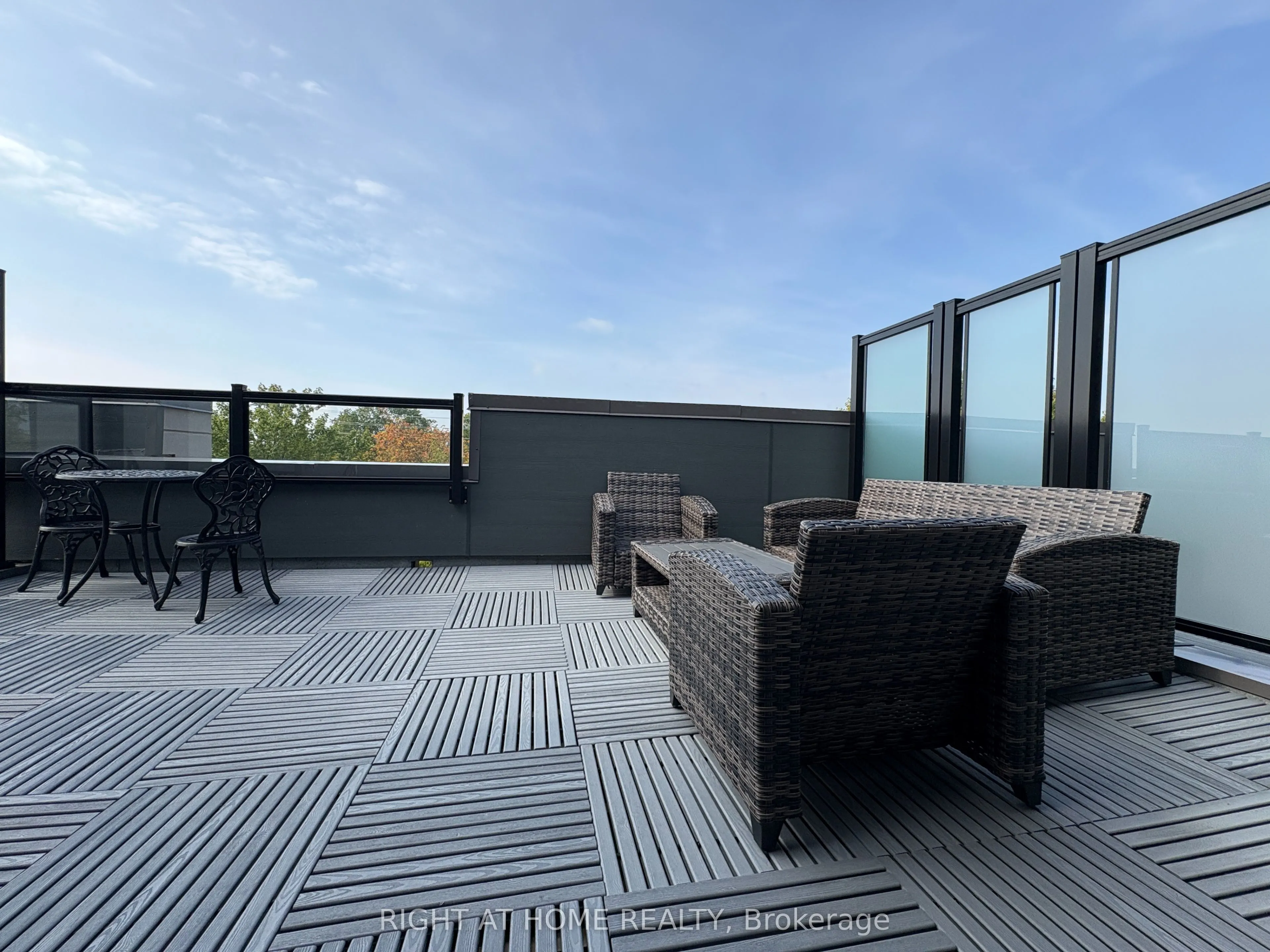 1085 Douglas McCurdy Common, #211