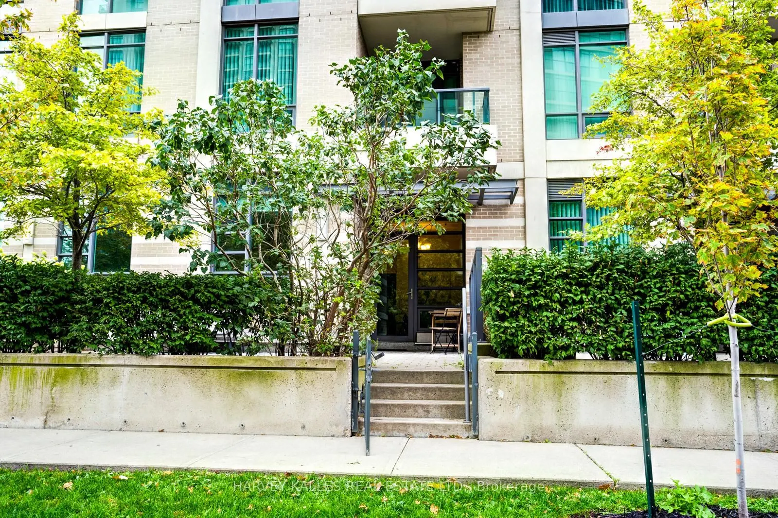 215 Sherway Gardens Road, #109