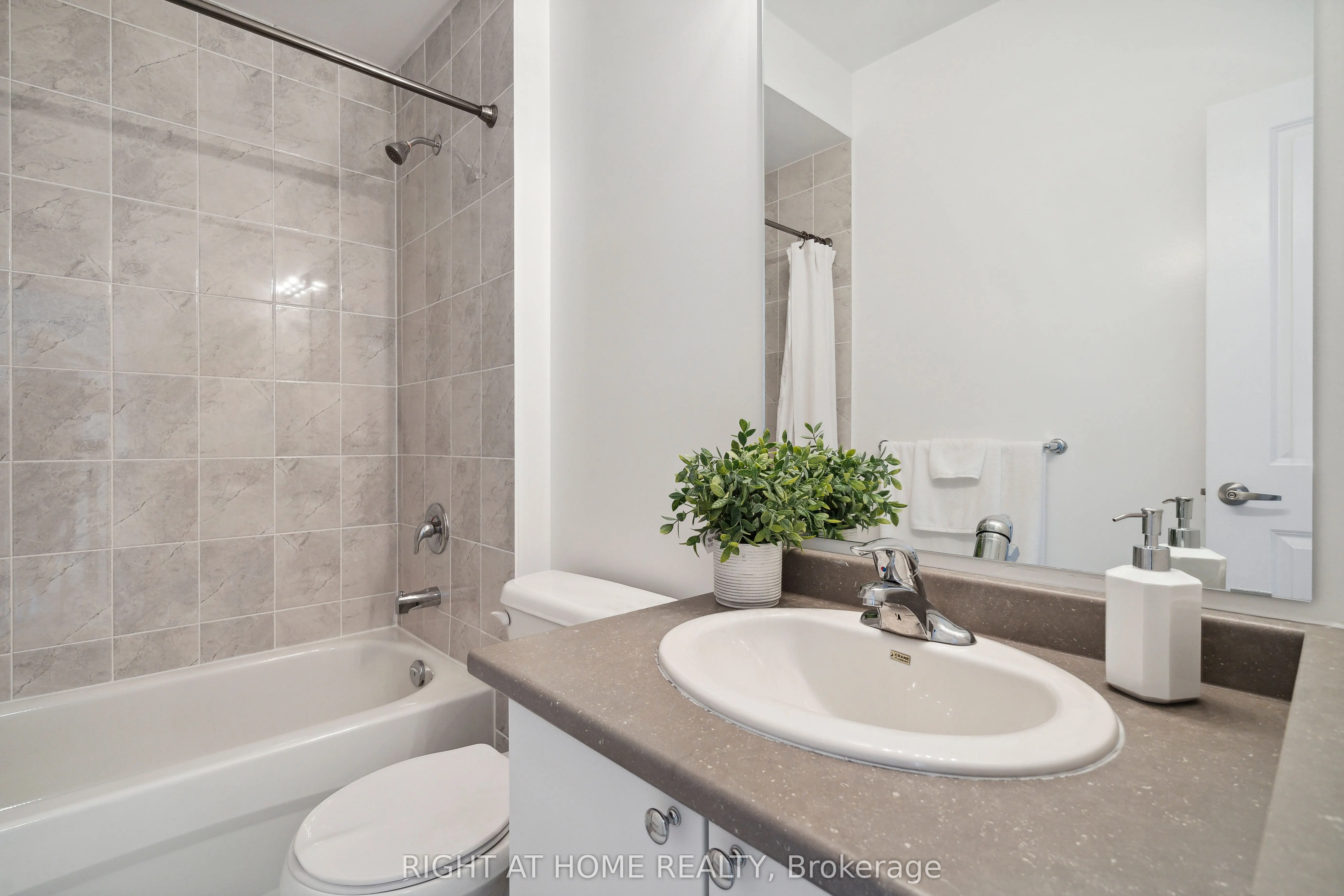 2495 Littlefield Crescent