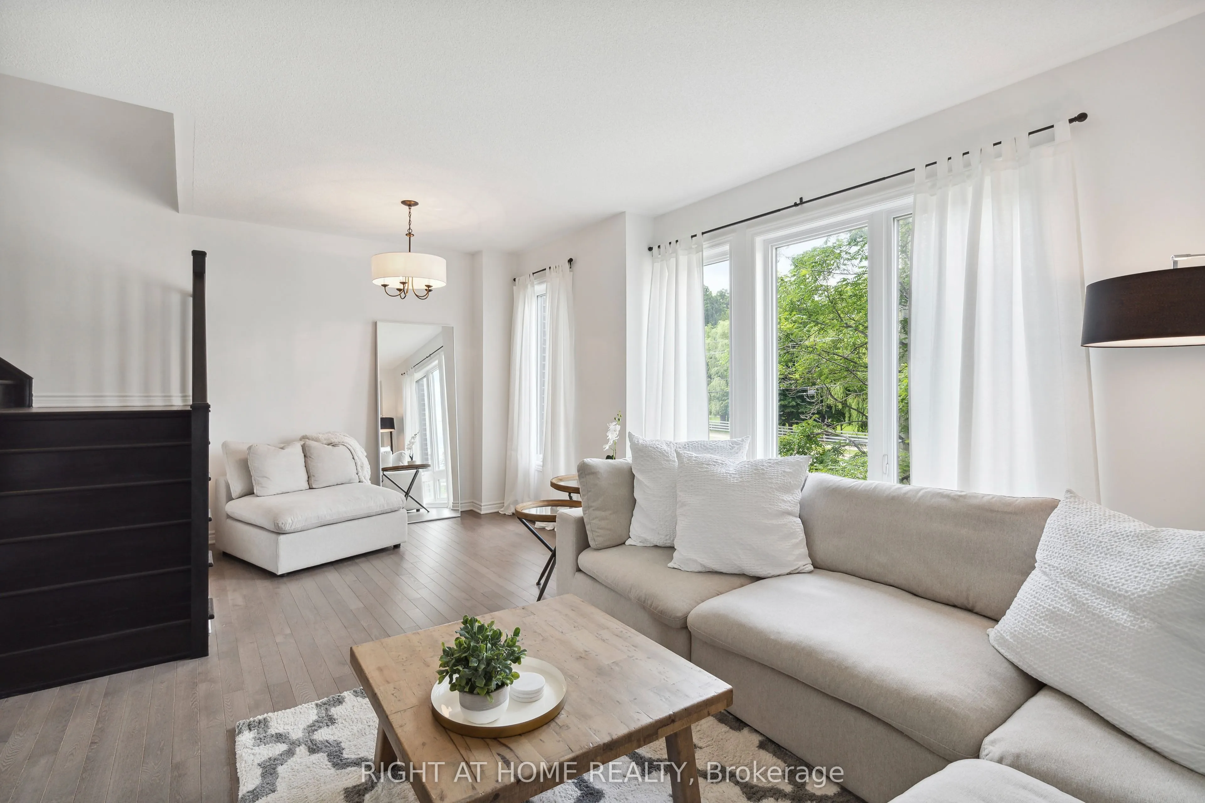 2495 Littlefield Crescent