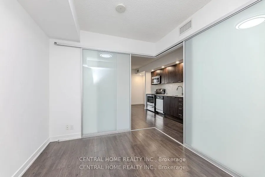 2220 Lake Shore Boulevard W, #607