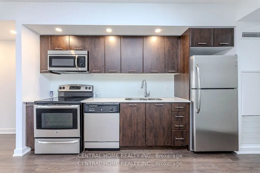 2220 Lake Shore Boulevard W, #607