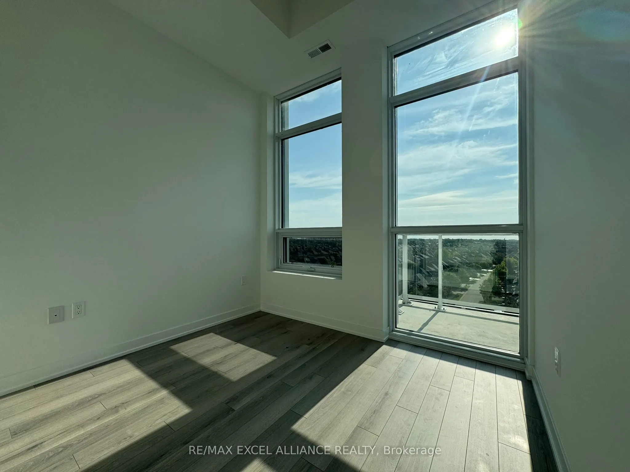 1005 Dundas Street E, #908