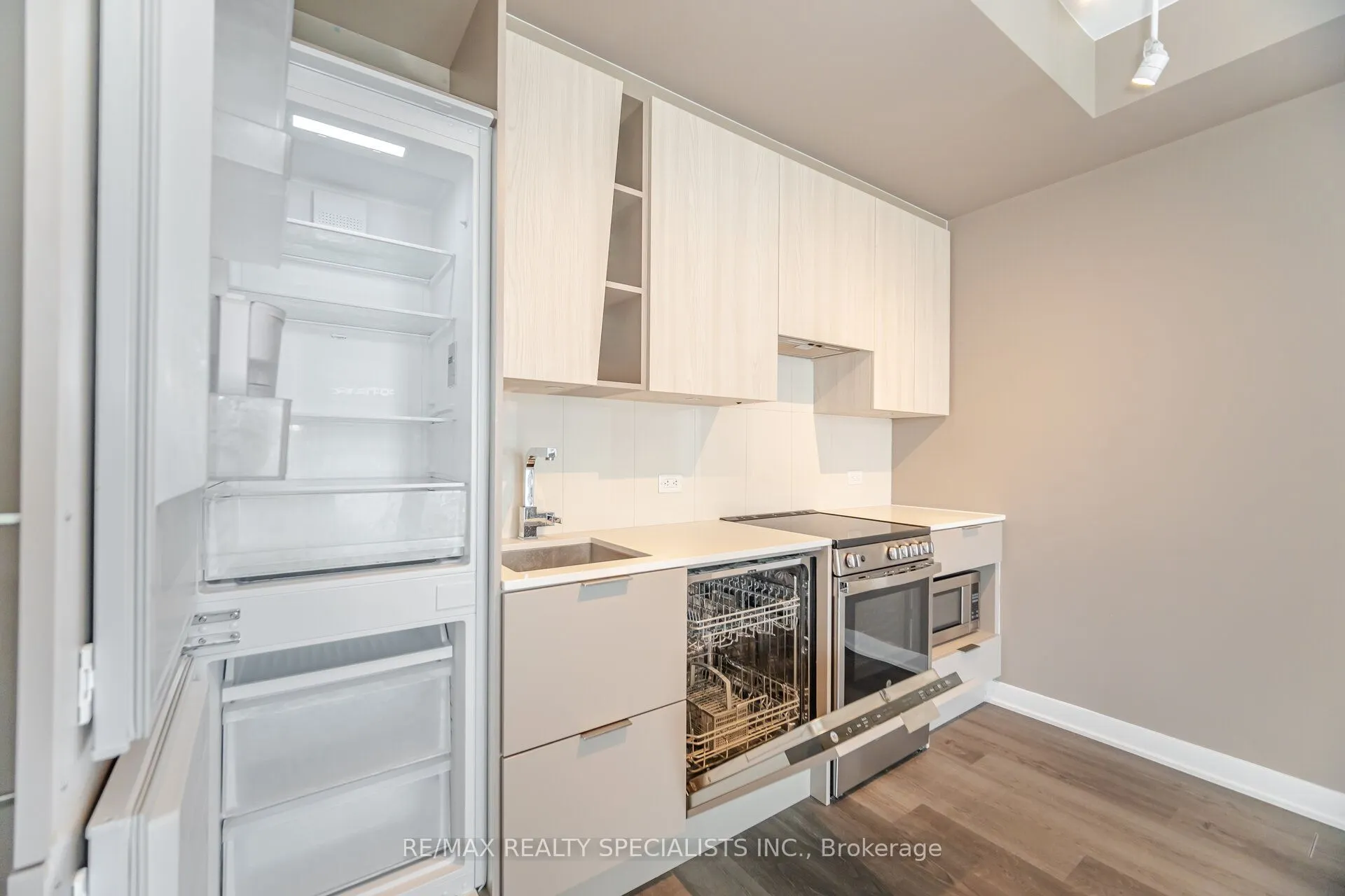 3900 Confederation Parkway, #701