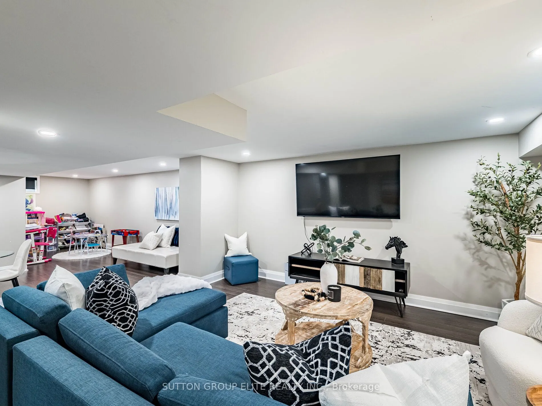 107 Martha Street N
