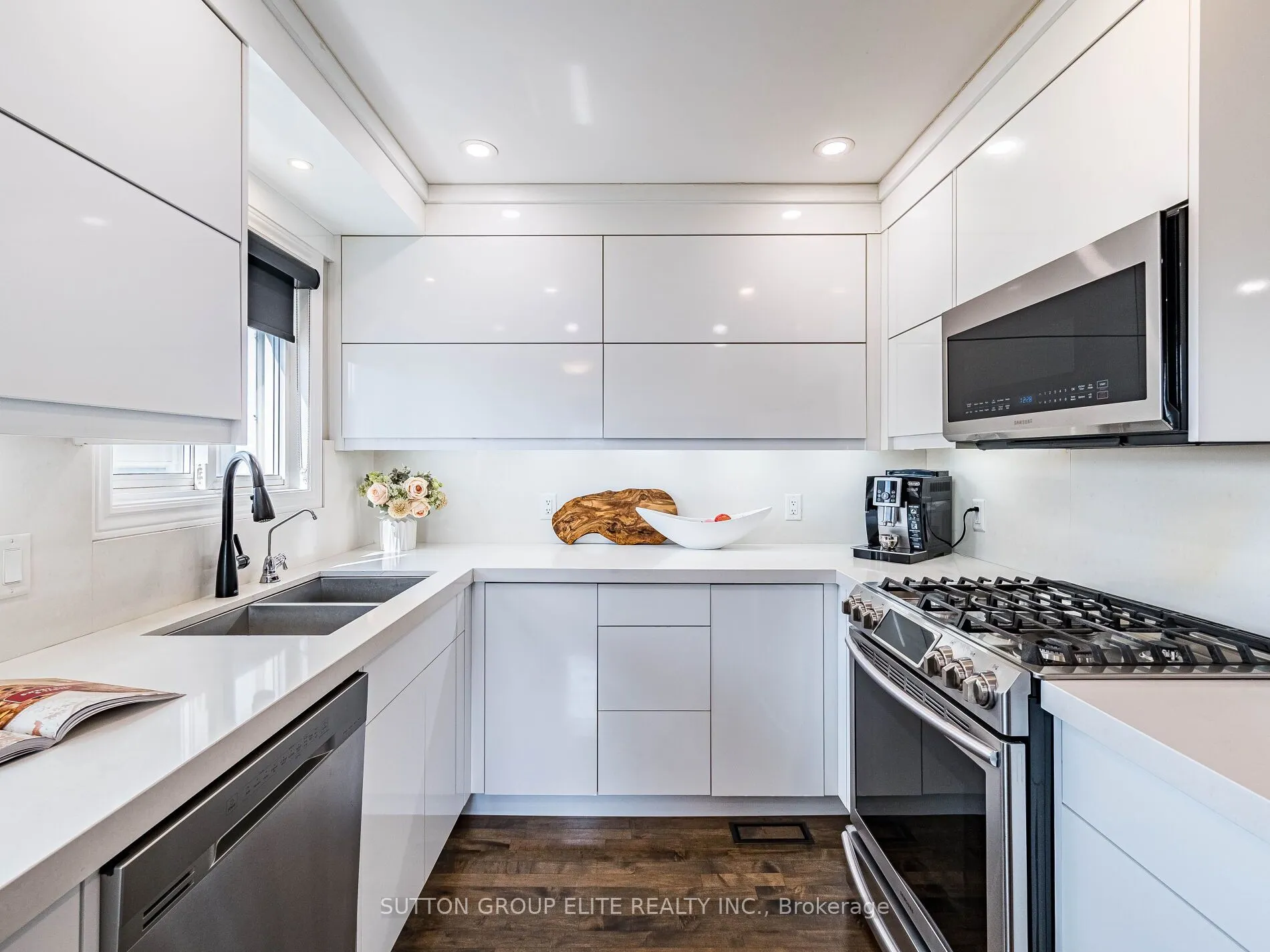107 Martha Street N