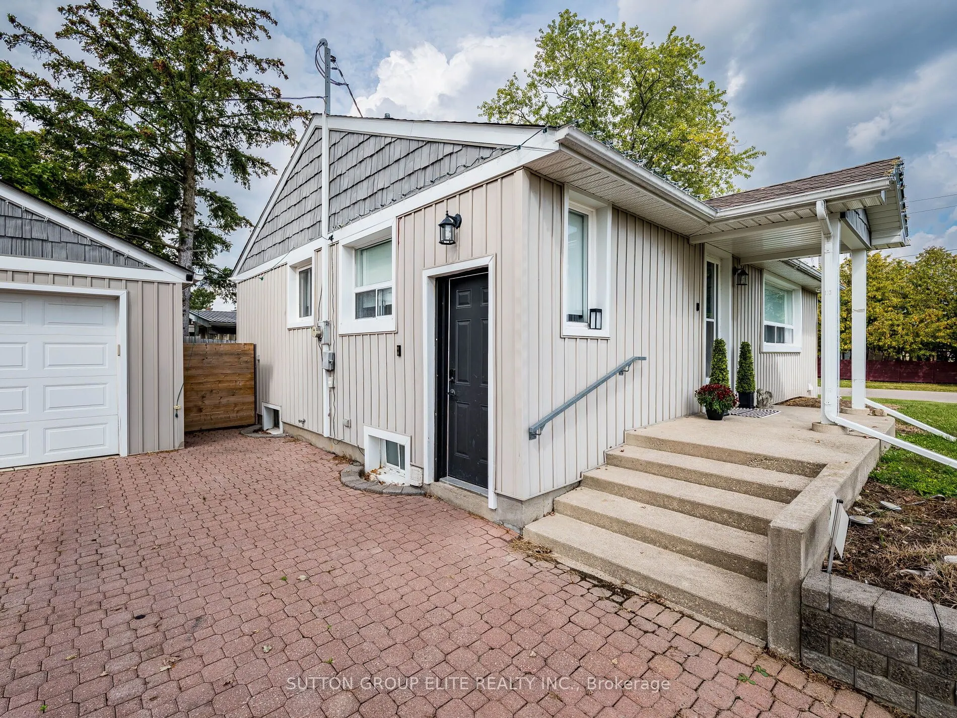 107 Martha Street N