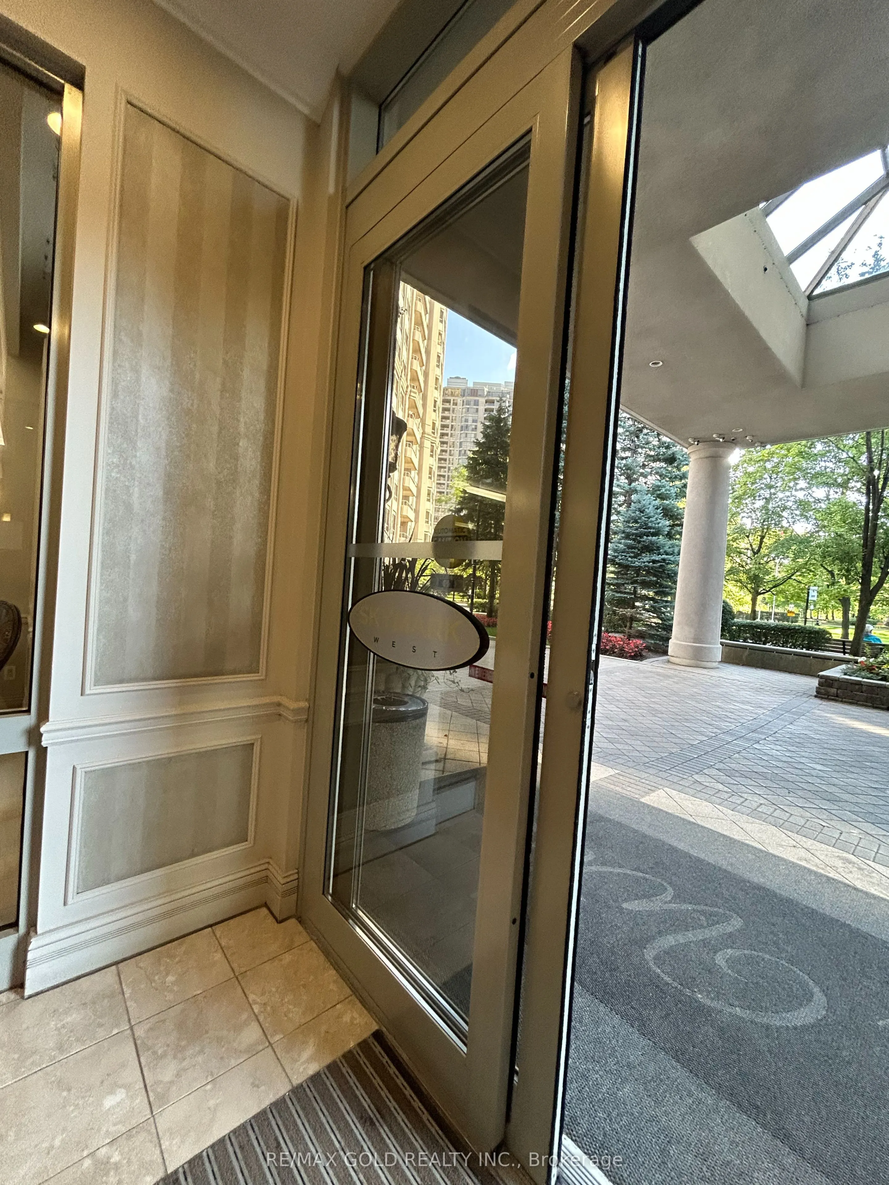 25 Kingsbridge Garden, #2119