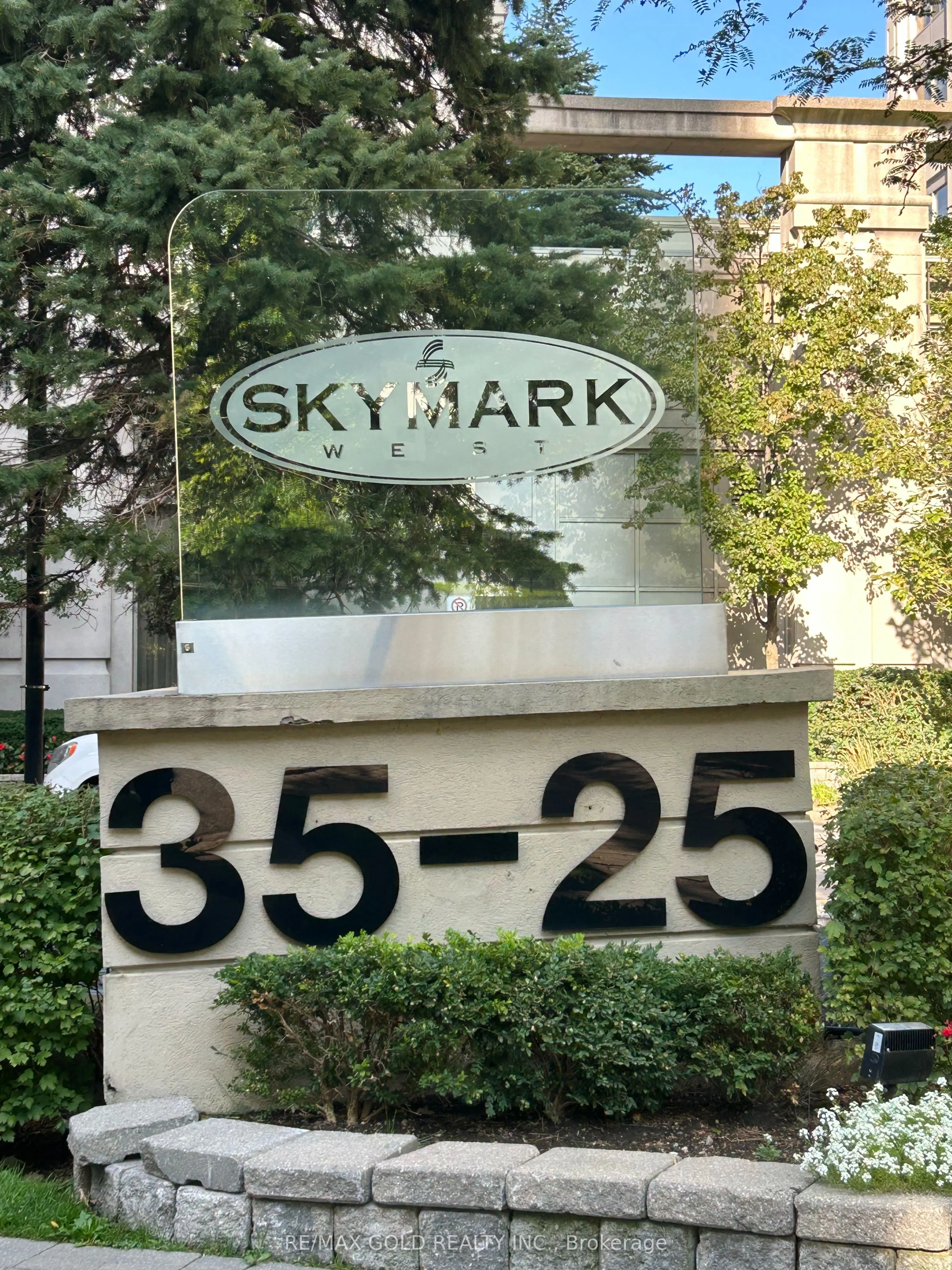 25 Kingsbridge Garden, #2119