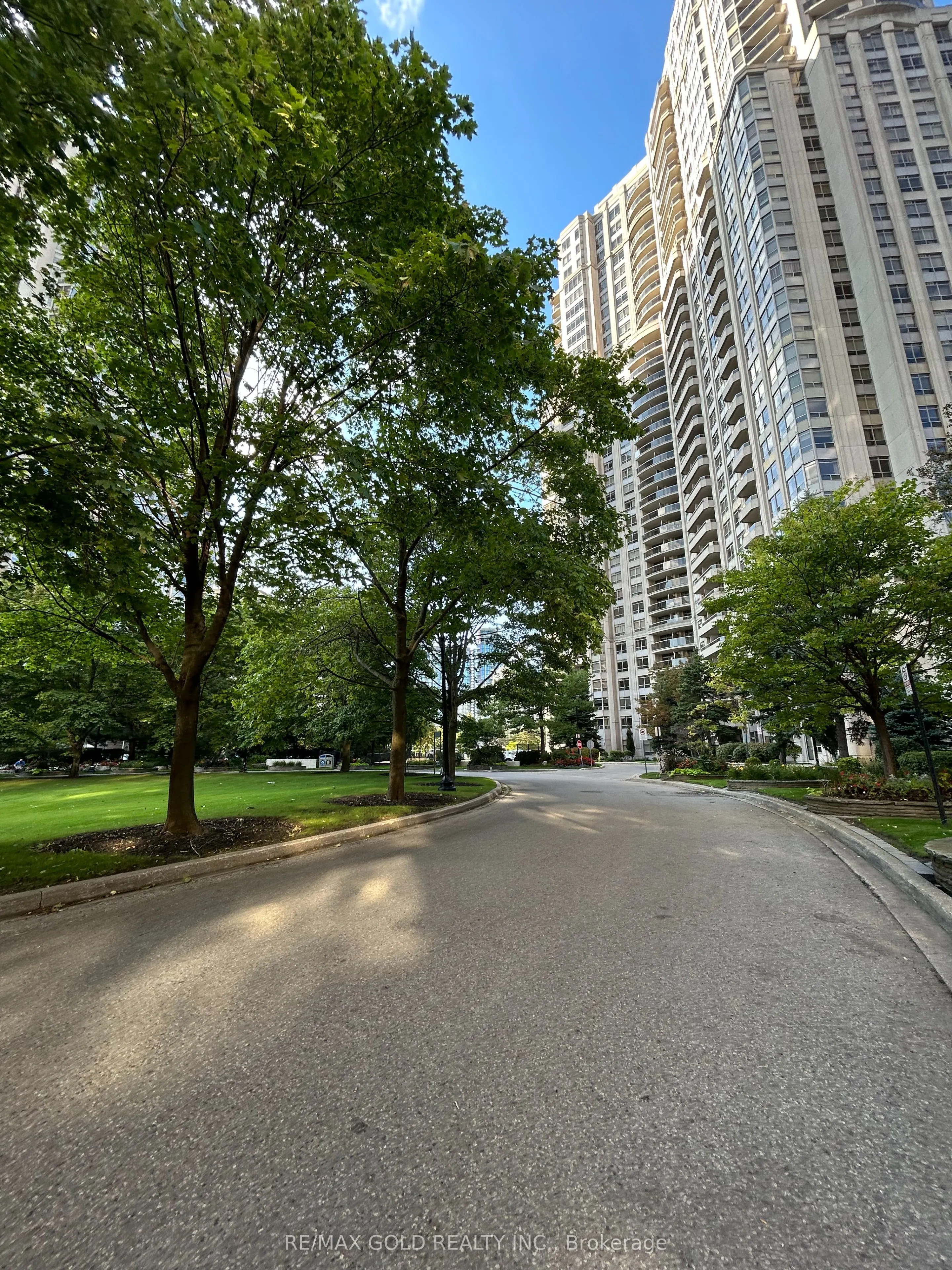 25 Kingsbridge Garden, #2119