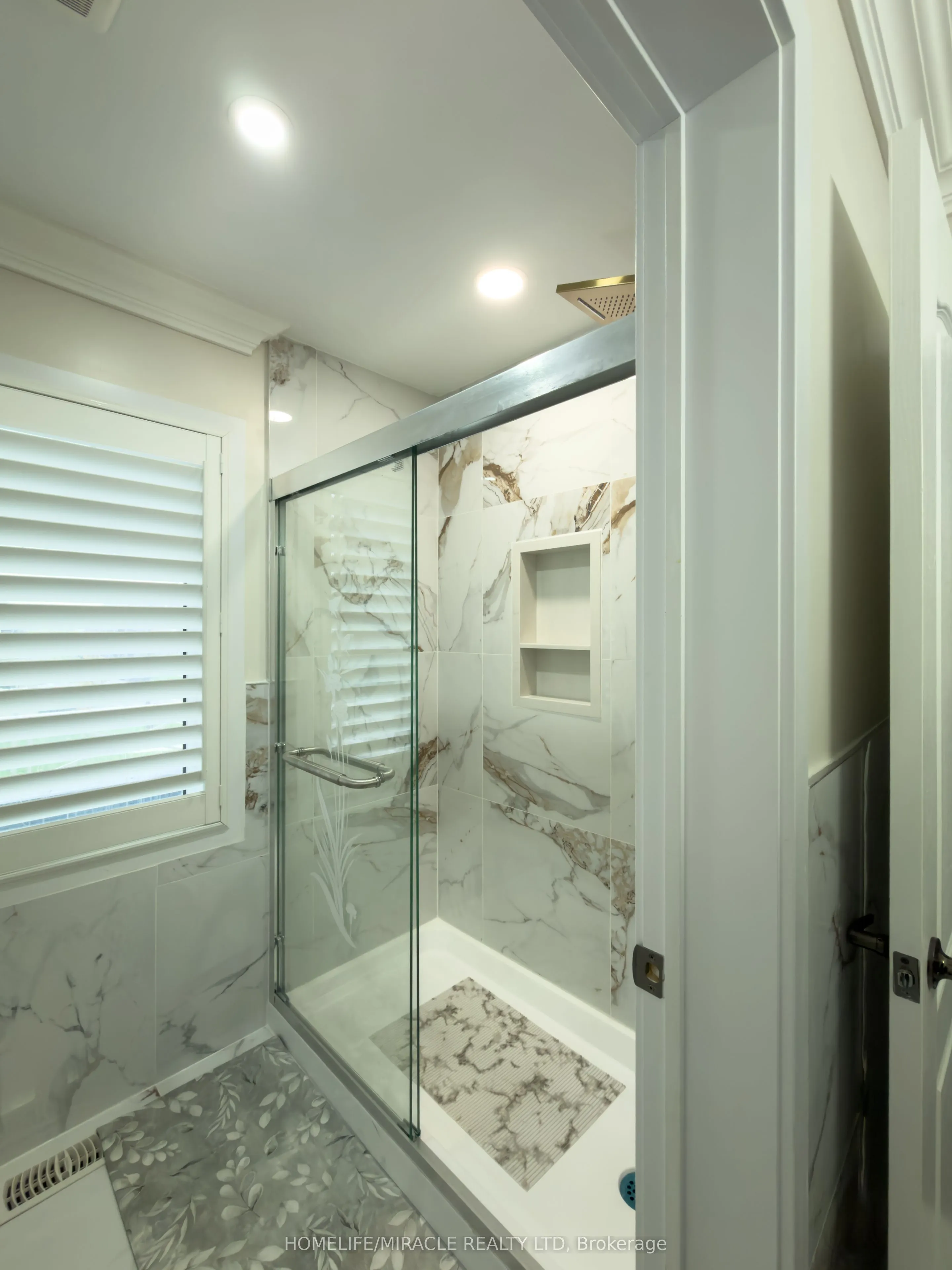 404 Queen Mary Drive