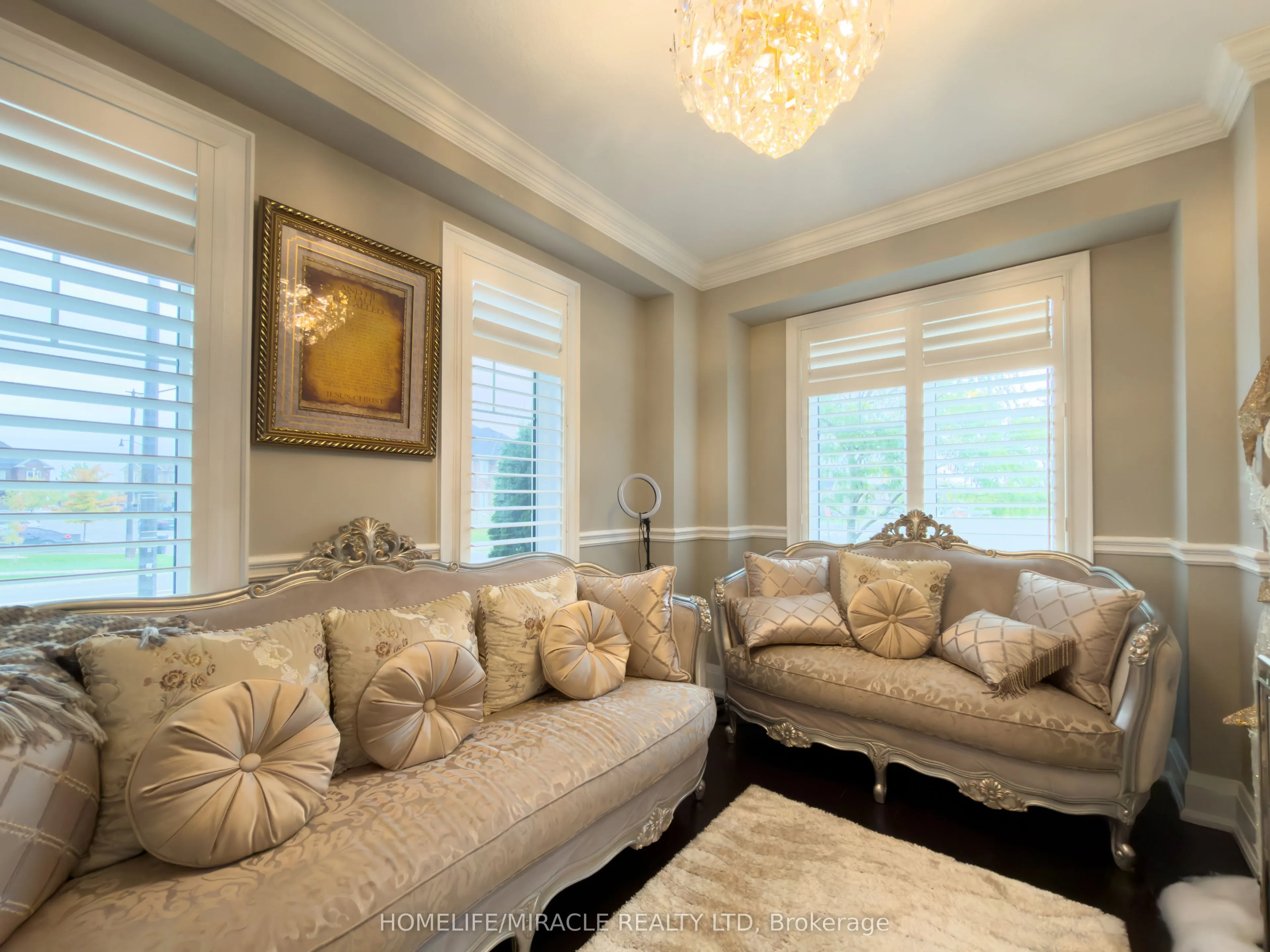 404 Queen Mary Drive