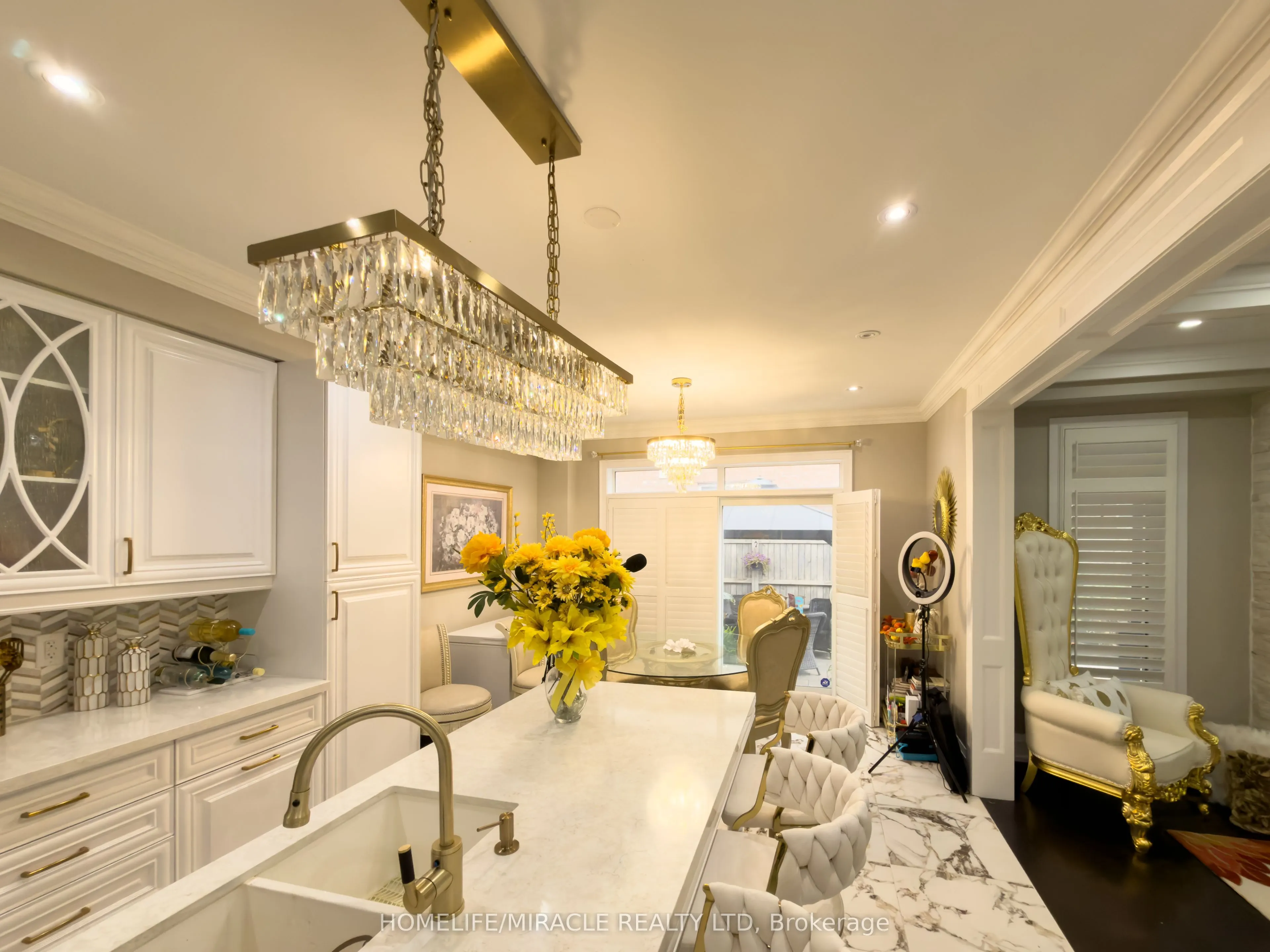 404 Queen Mary Drive
