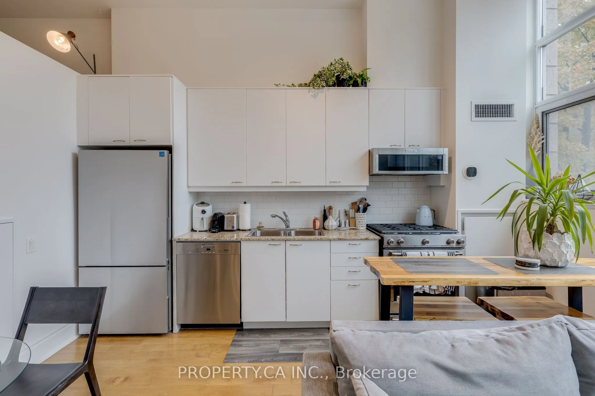 437 Roncesvalles Avenue, #211