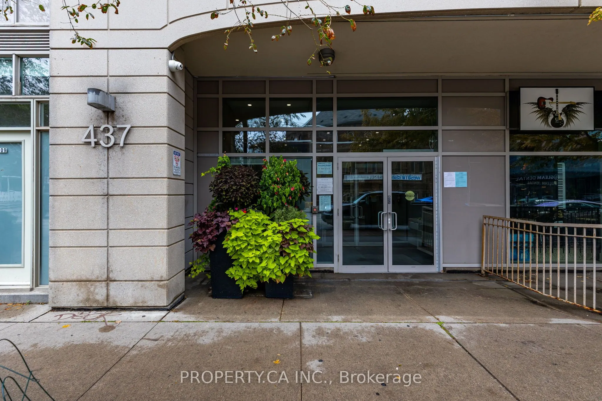 437 Roncesvalles Avenue, #211