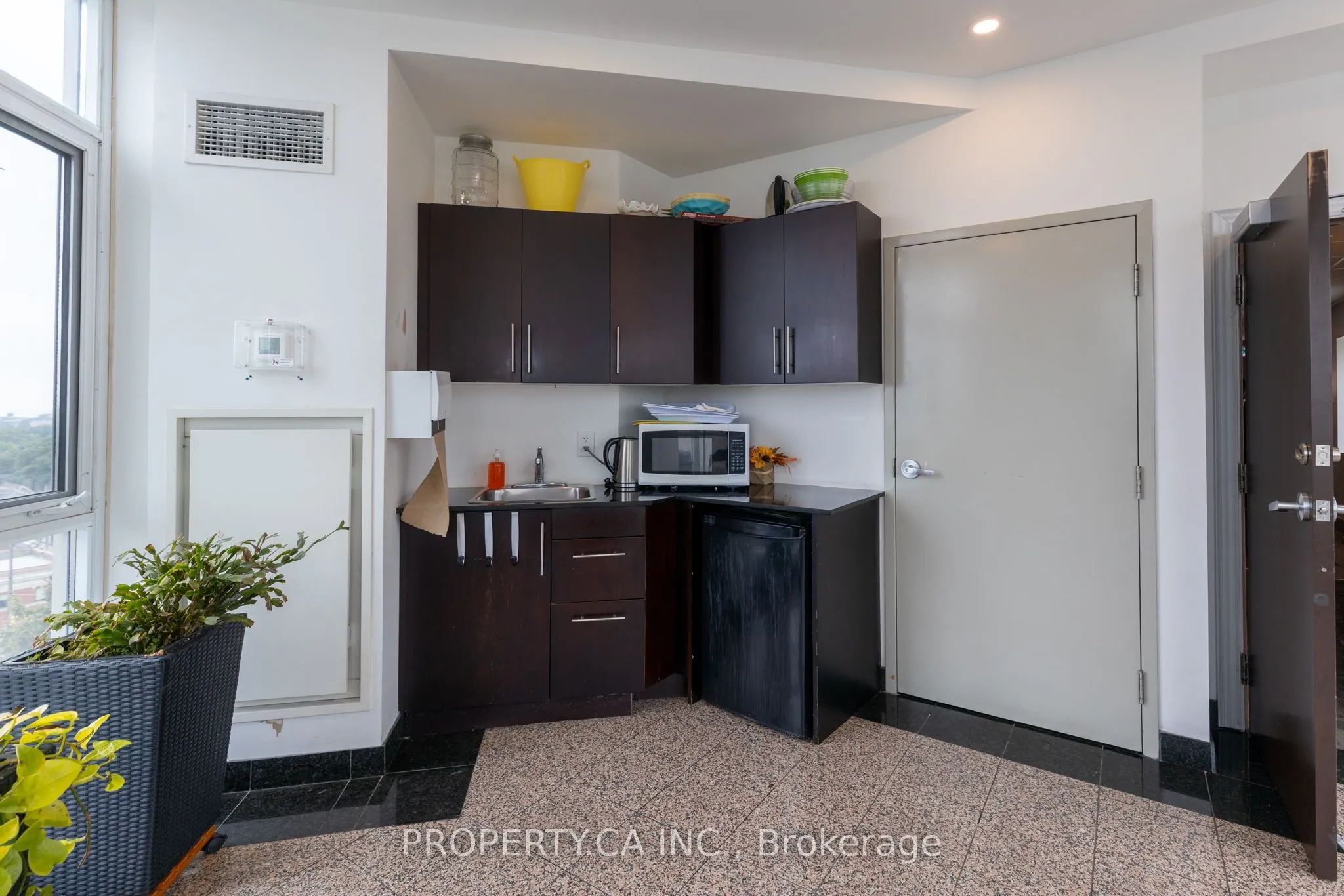 437 Roncesvalles Avenue, #211