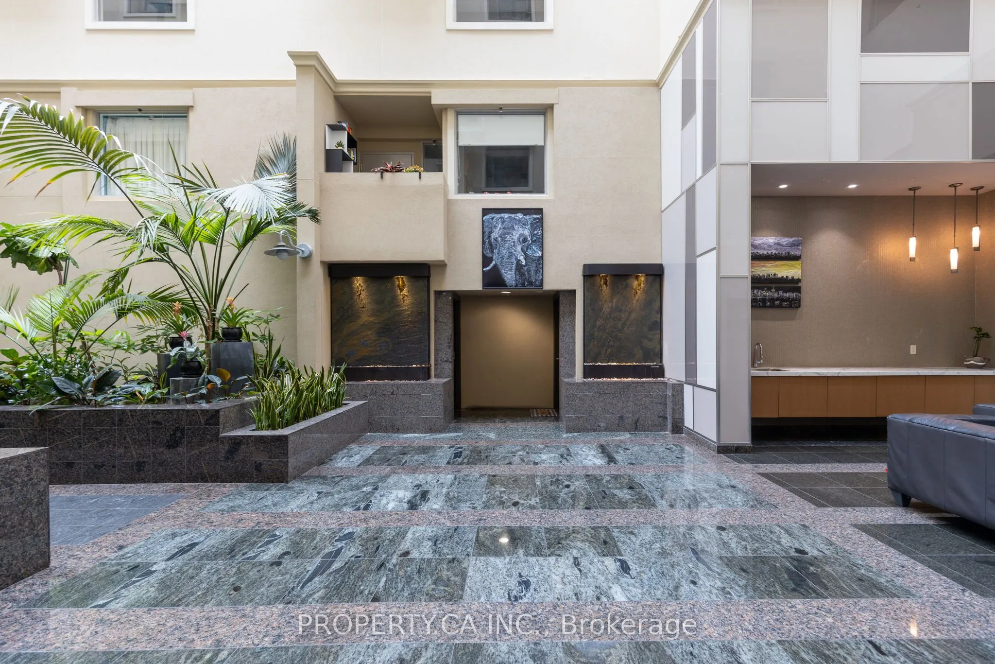 437 Roncesvalles Avenue, #211