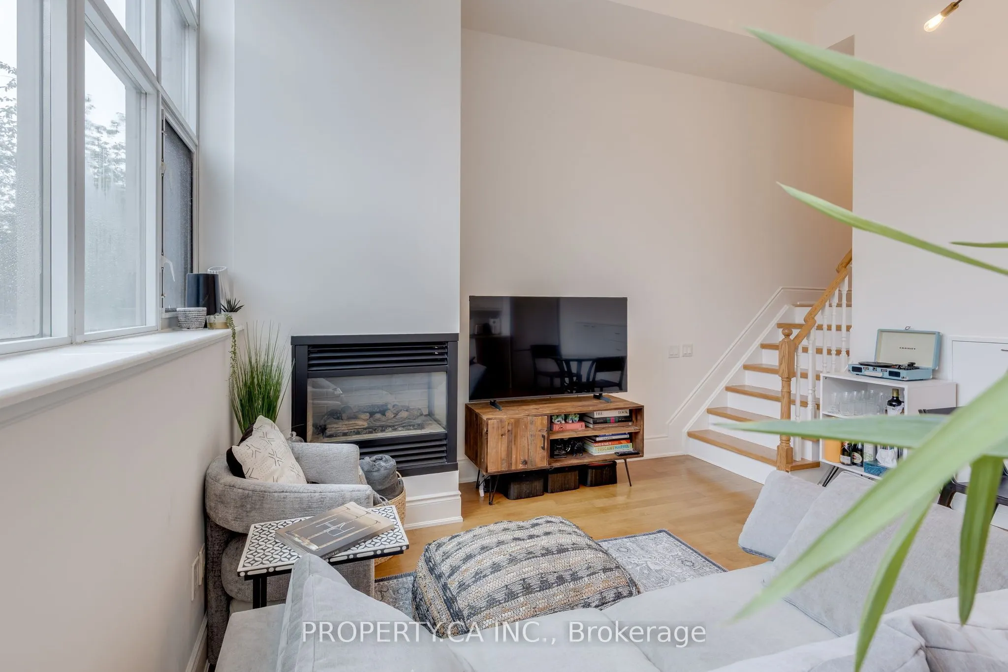 437 Roncesvalles Avenue, #211