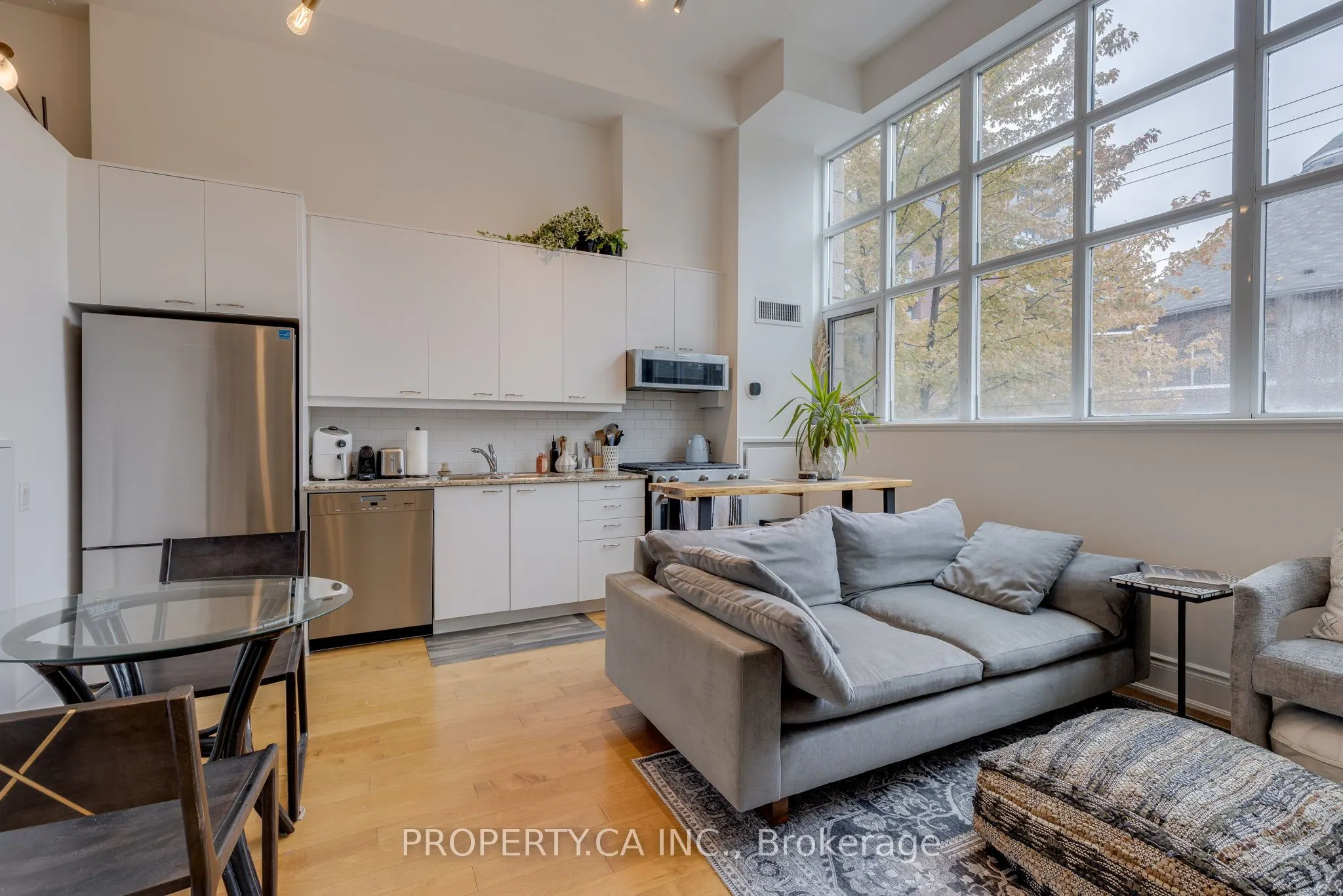 437 Roncesvalles Avenue, #211