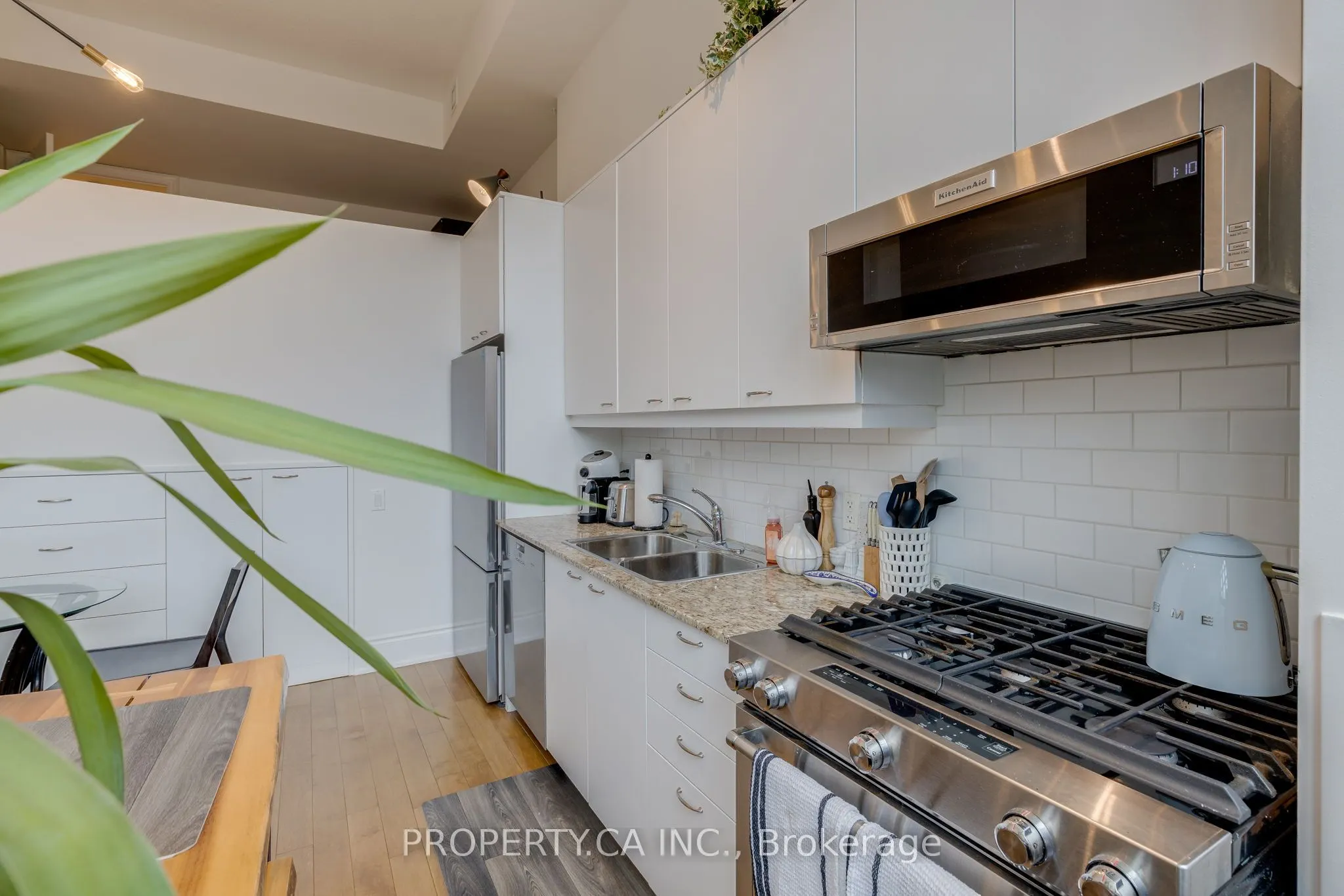 437 Roncesvalles Avenue, #211