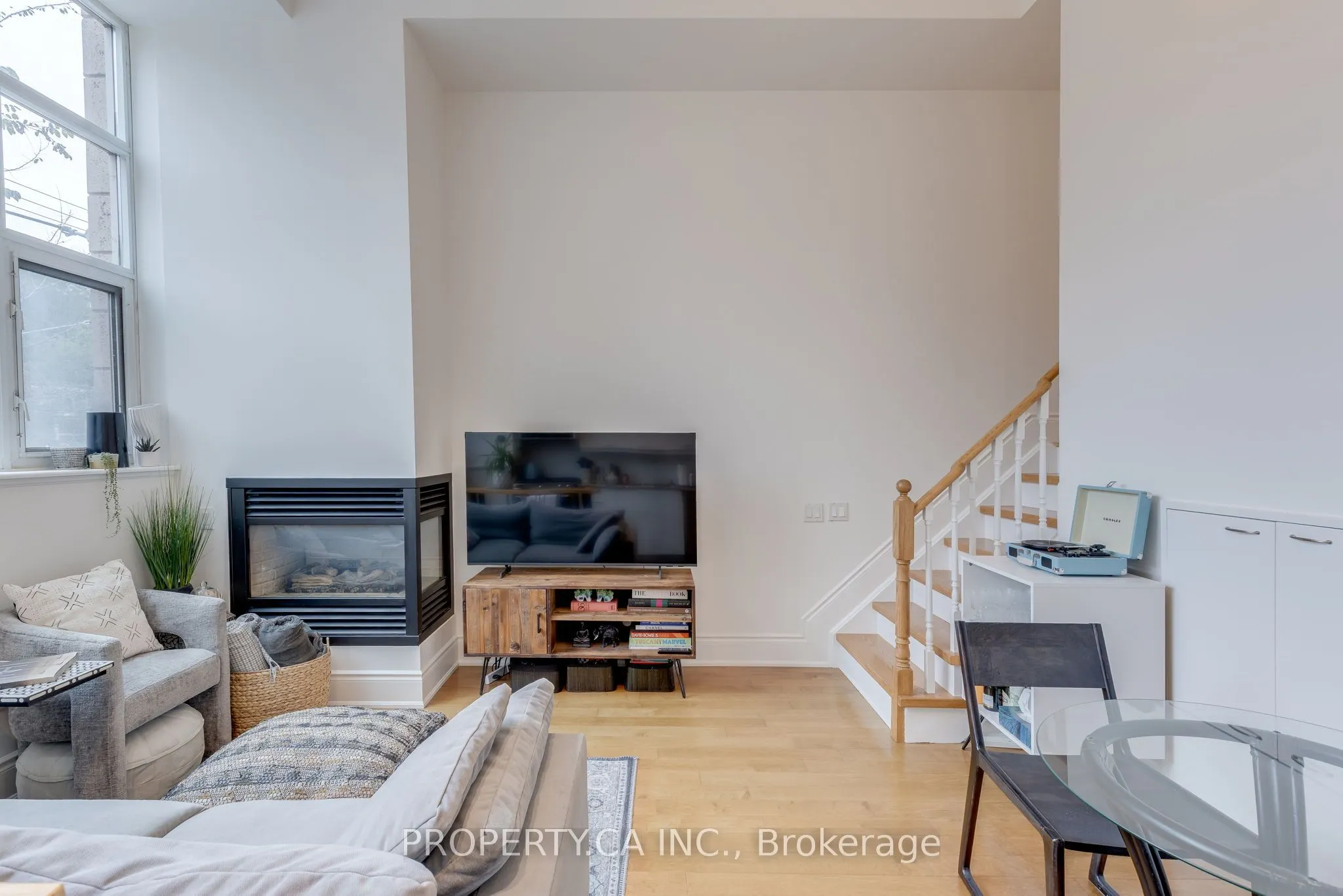 437 Roncesvalles Avenue, #211