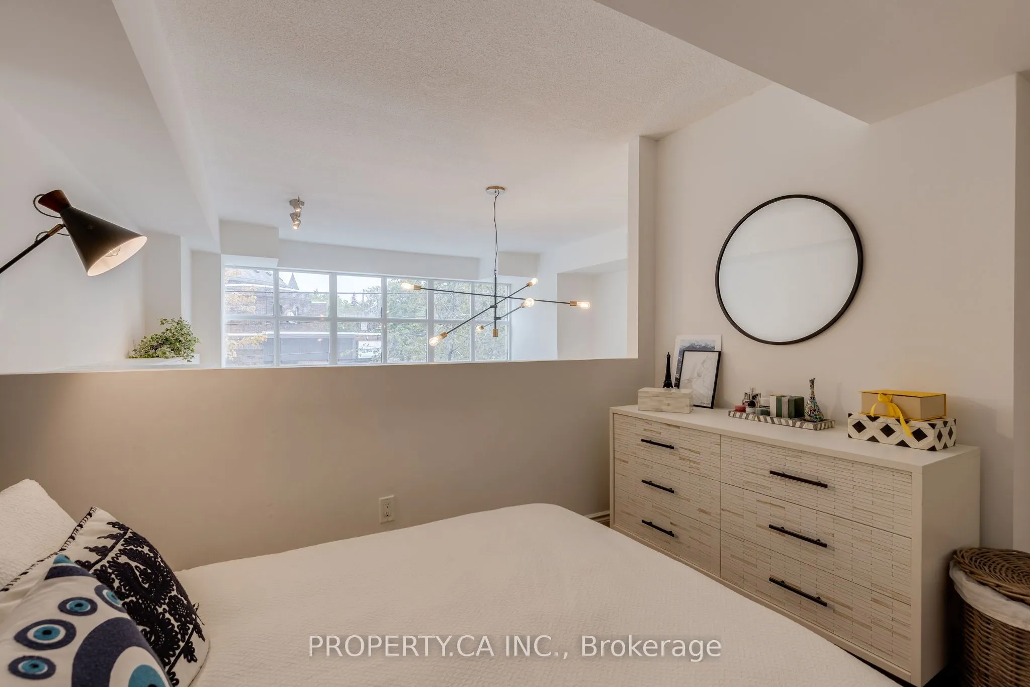 437 Roncesvalles Avenue, #211