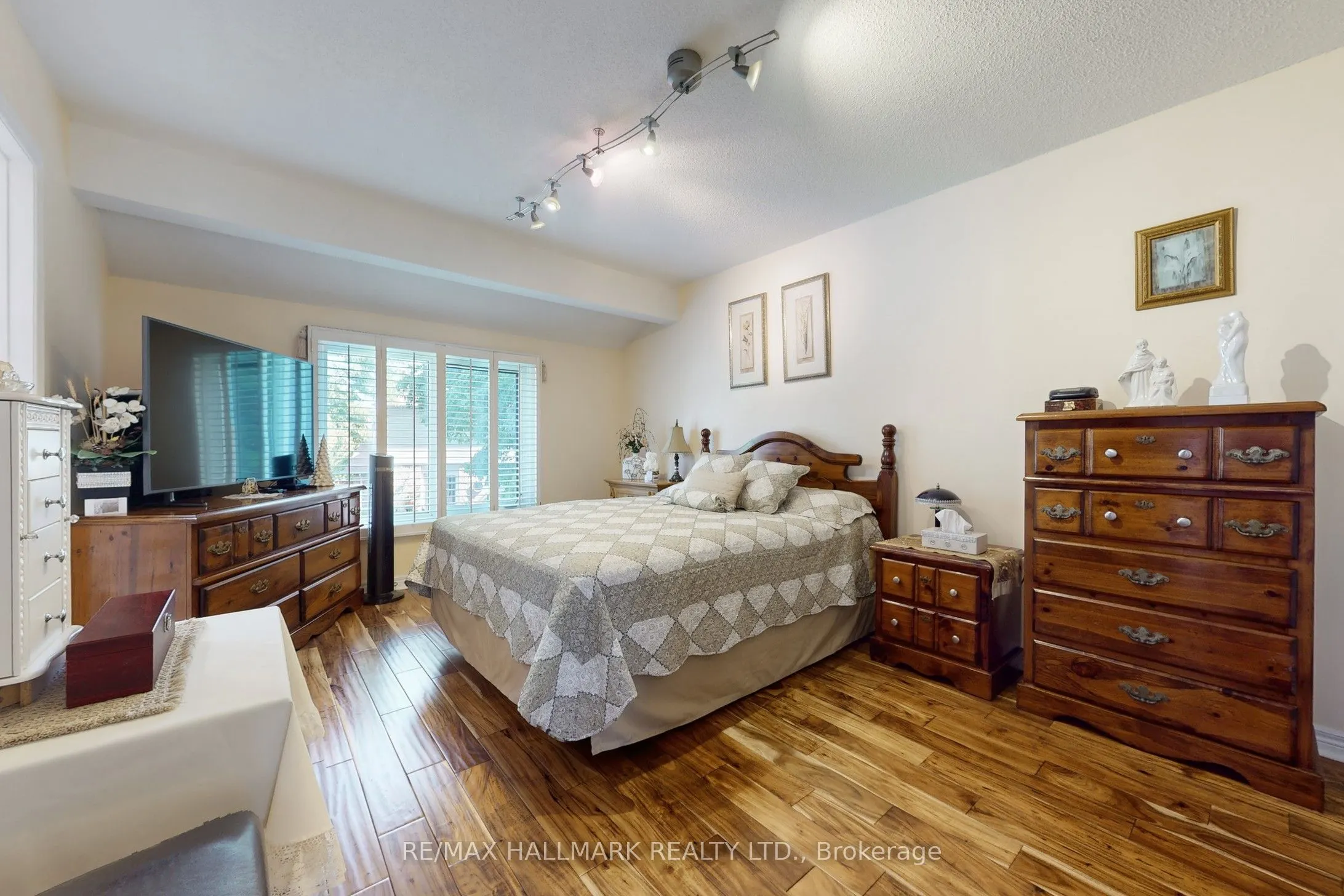 33 Parkside Drive