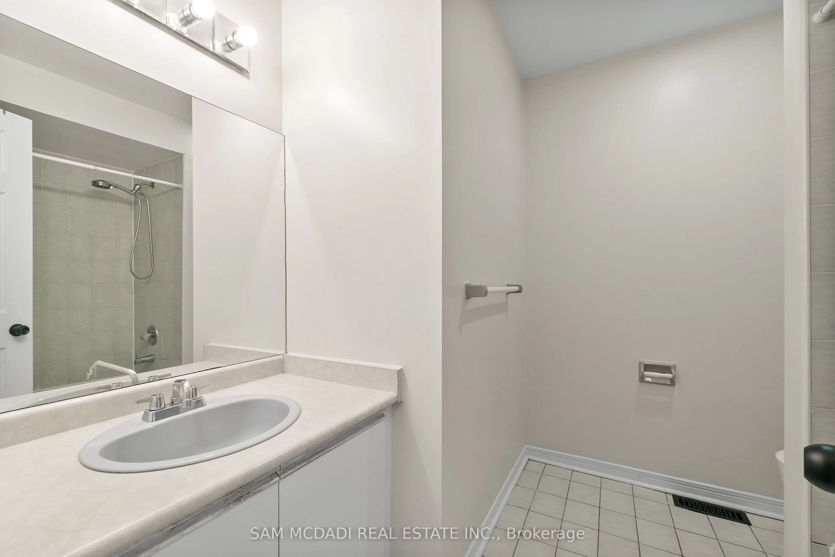 2006 Glenada Crescent, #27