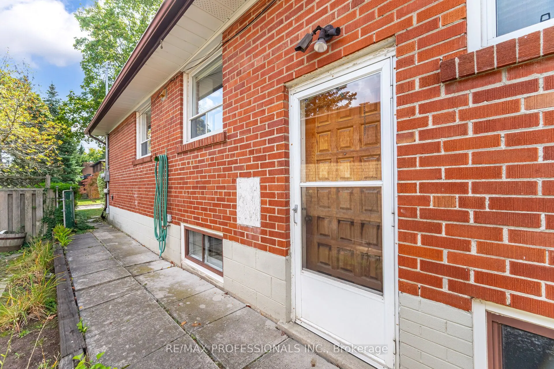 4 Lethbridge Avenue