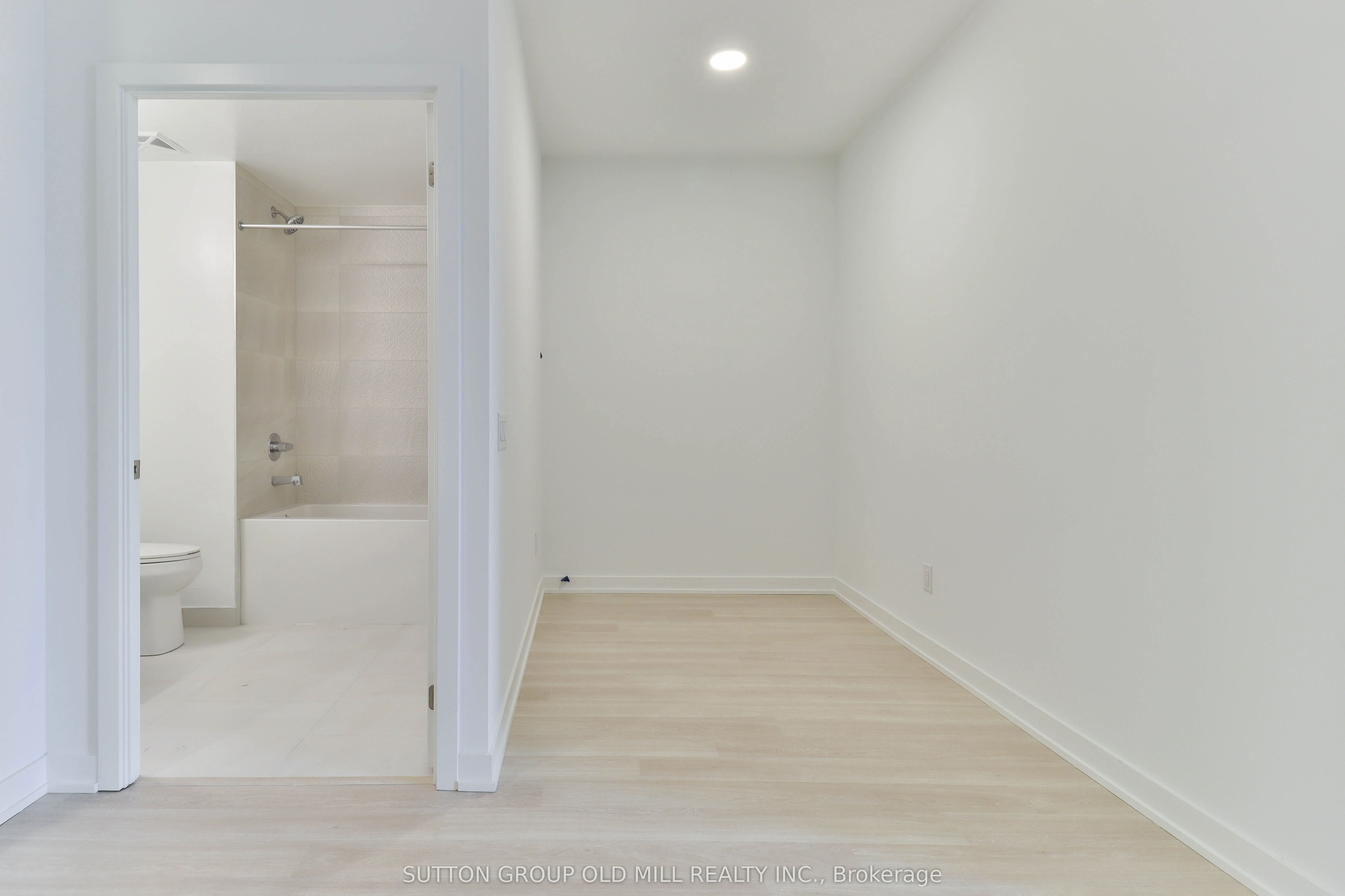5105 Hurontario Street, #419