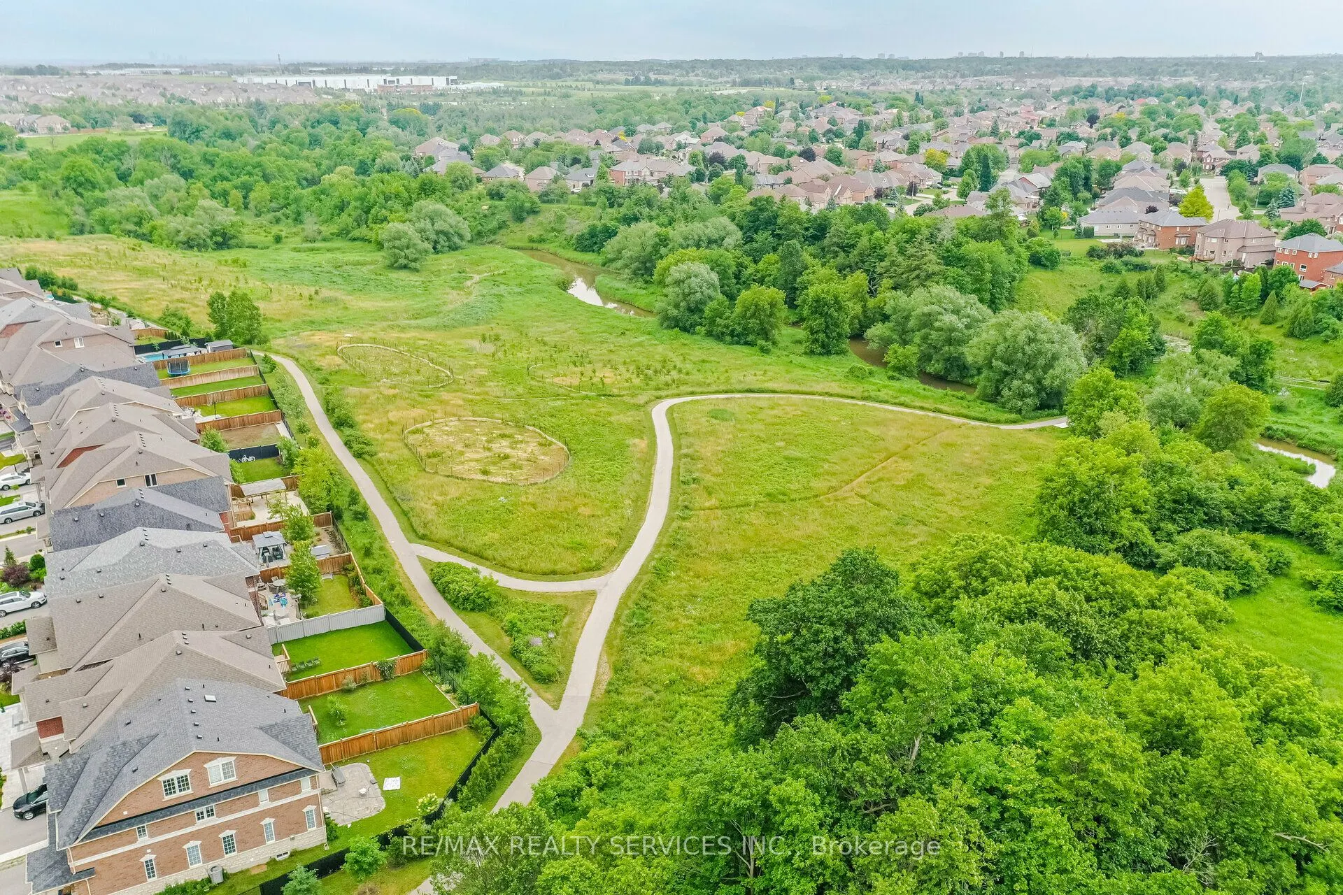 52 Blackberry Valley Crescent