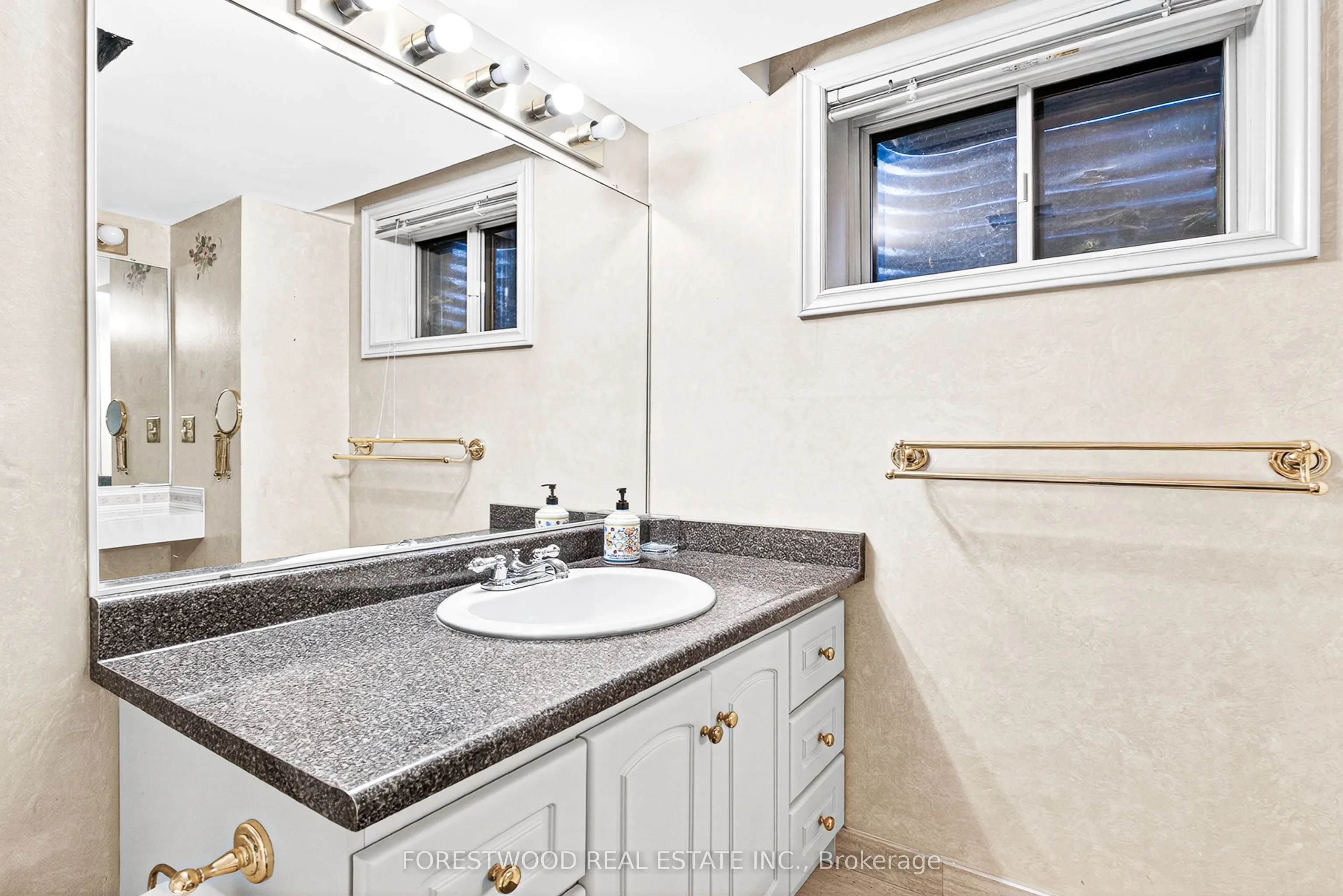 4295 Garnetwood Chase