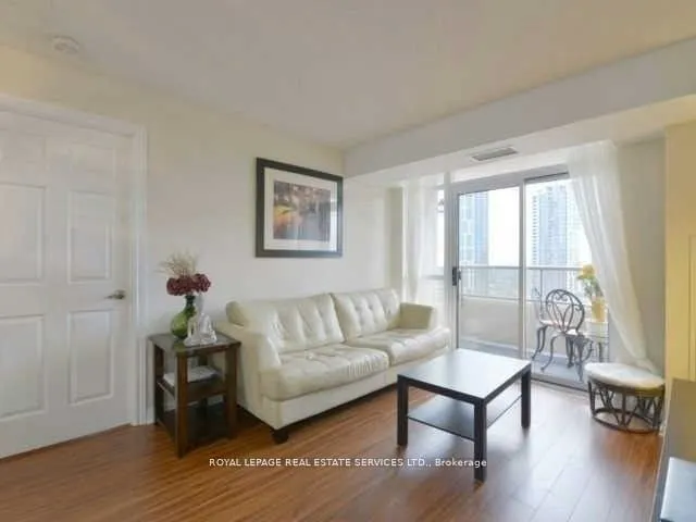 310 Burnhamthorpe Road W, #3001