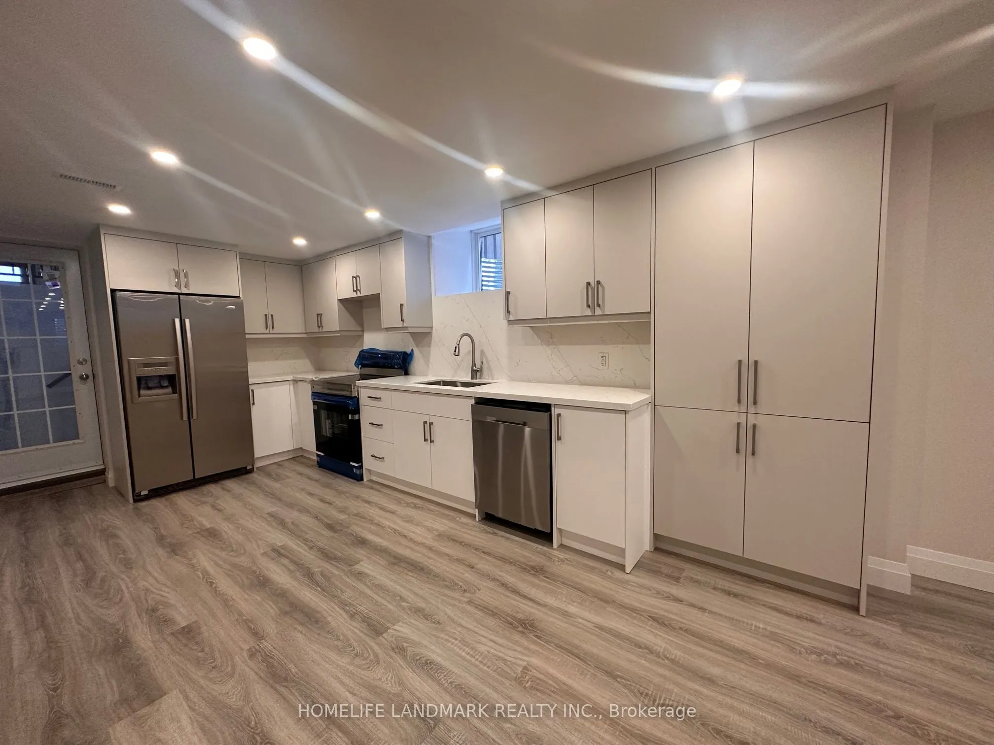2036 Grosvenor Street, #lower