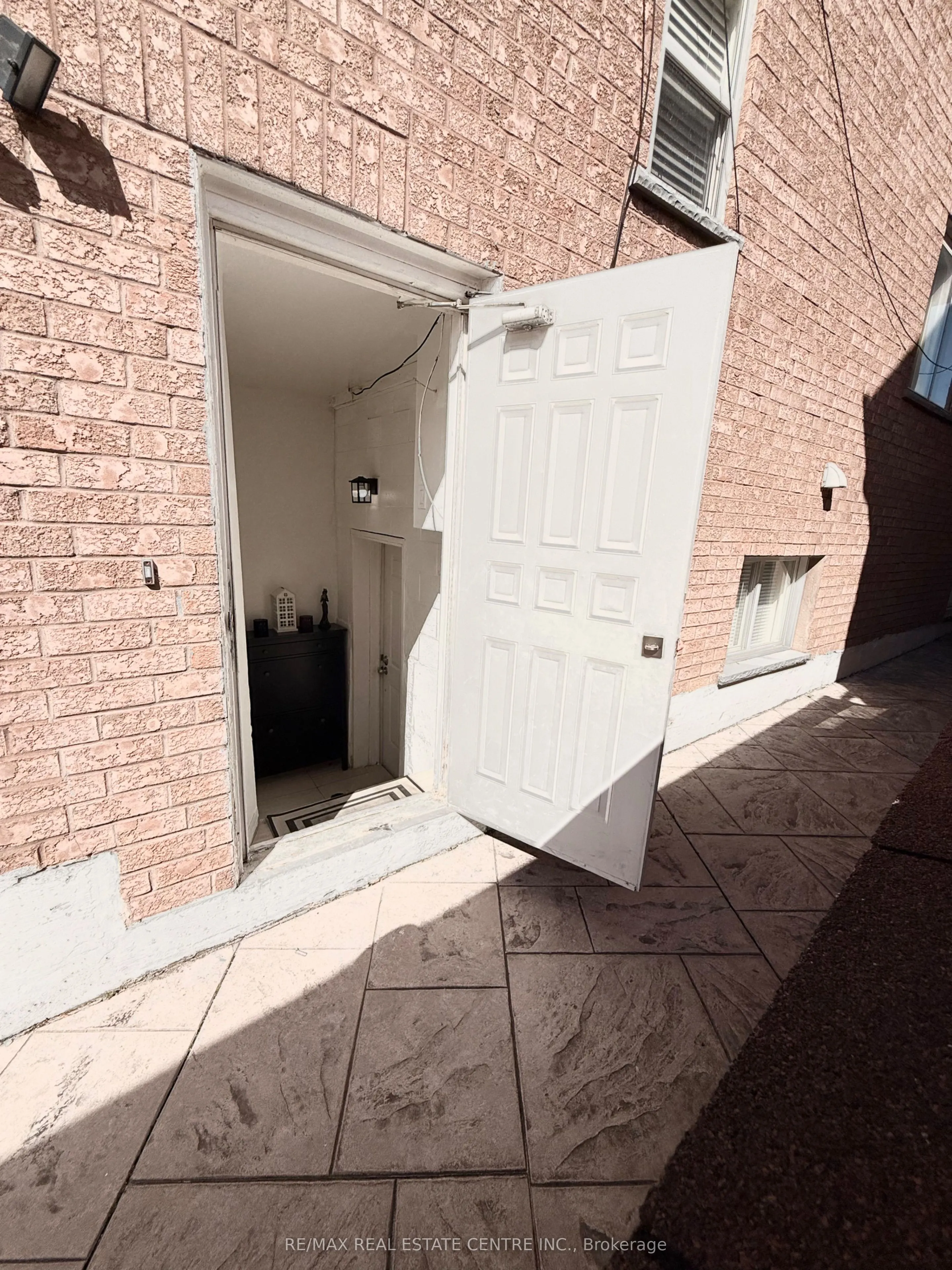 84 Creditstone Road