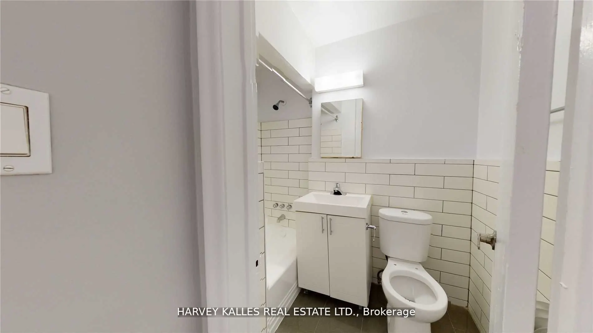 4 Greentree Court, #B4